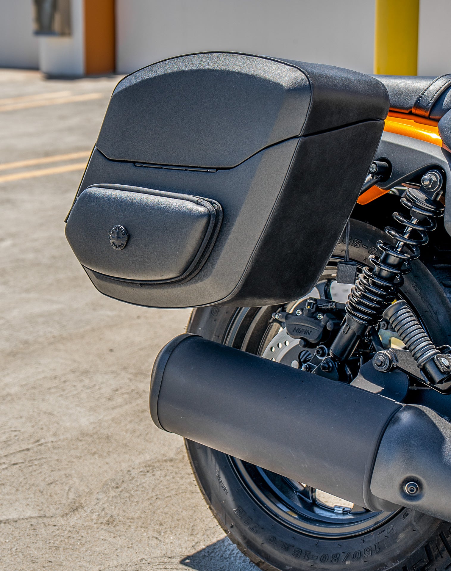 24L - Ironclad Quick-Mount Medium Kawasaki Eliminator 450 Leather Wrapped Hard Saddlebags Life Style 3