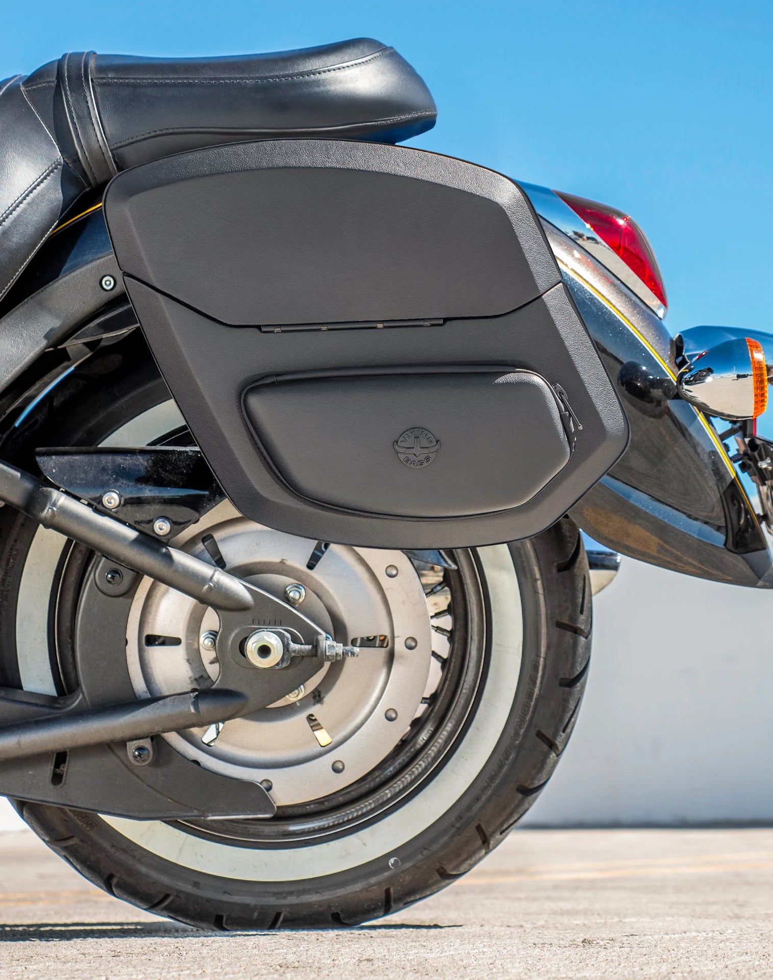 24L - Ironclad Quick-Mount Medium Kawasaki Vulcan 900 Classic VN900 Leather Wrapped Hard Saddlebags Life Style 2