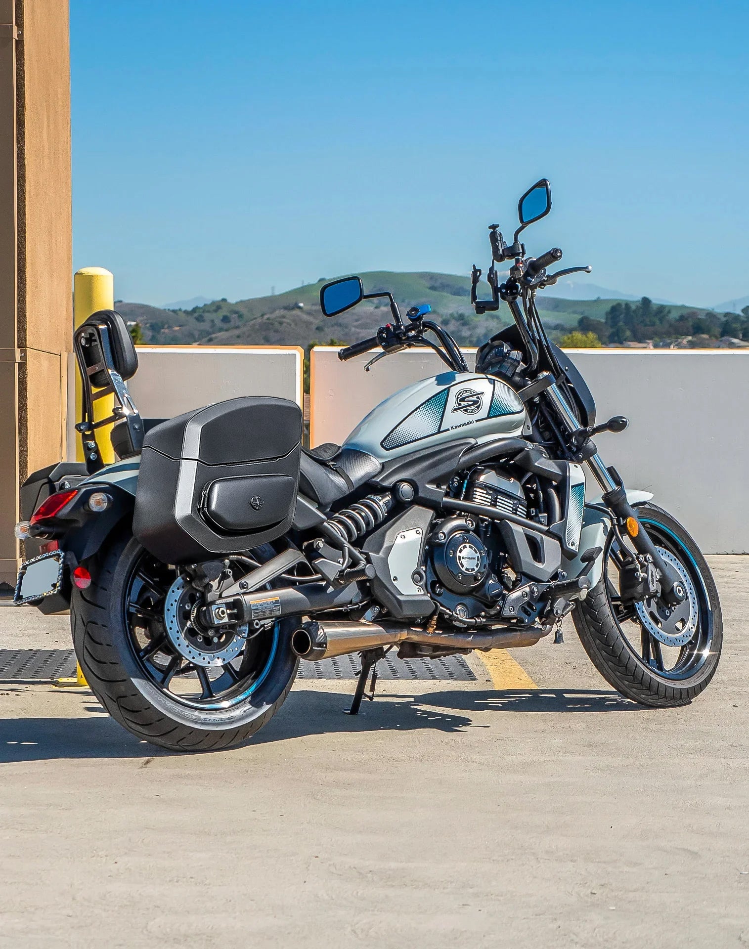 24L - Ironclad Quick-Mount Medium Kawasaki Vulcan S Leather Wrapped Hard Saddlebags Life Style 1