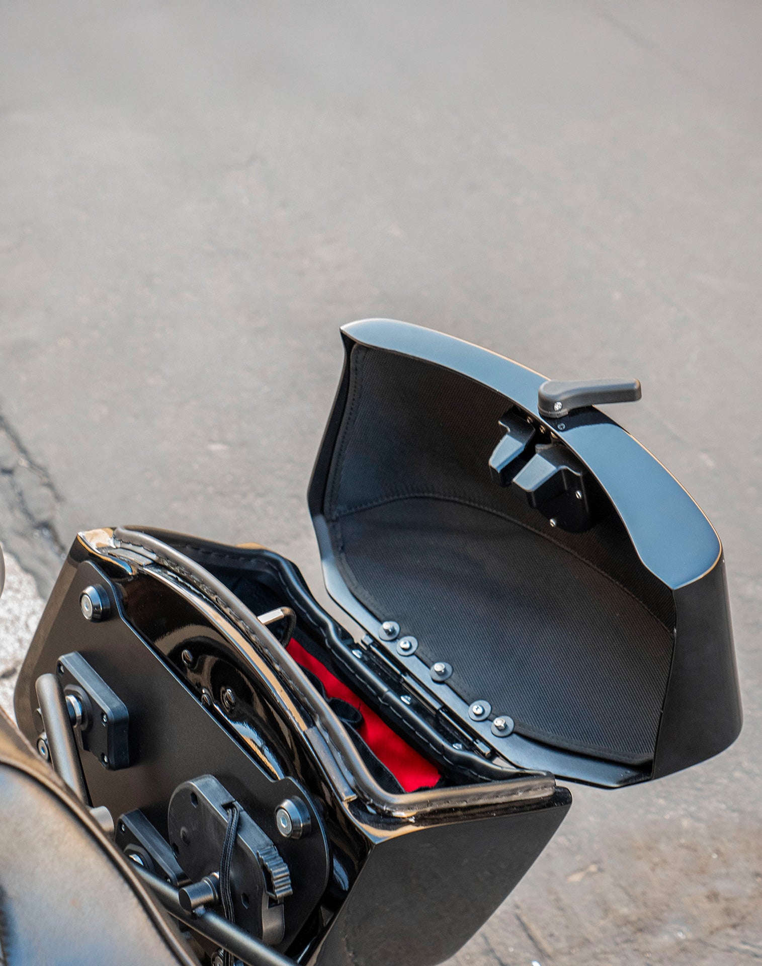 24L - Ironclad Quick-Mount Medium Harley Dyna Low Rider FXDL Painted Hard Saddlebags Life style 3