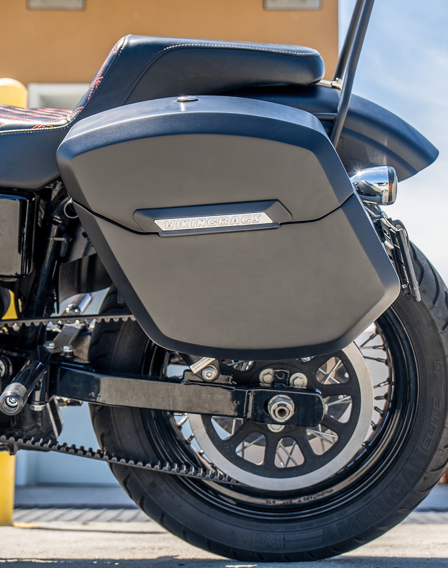 24L - Ironclad Quick-Mount Medium Harley Dyna Street Bob FXDB Matte Hard Saddlebags Life style 2