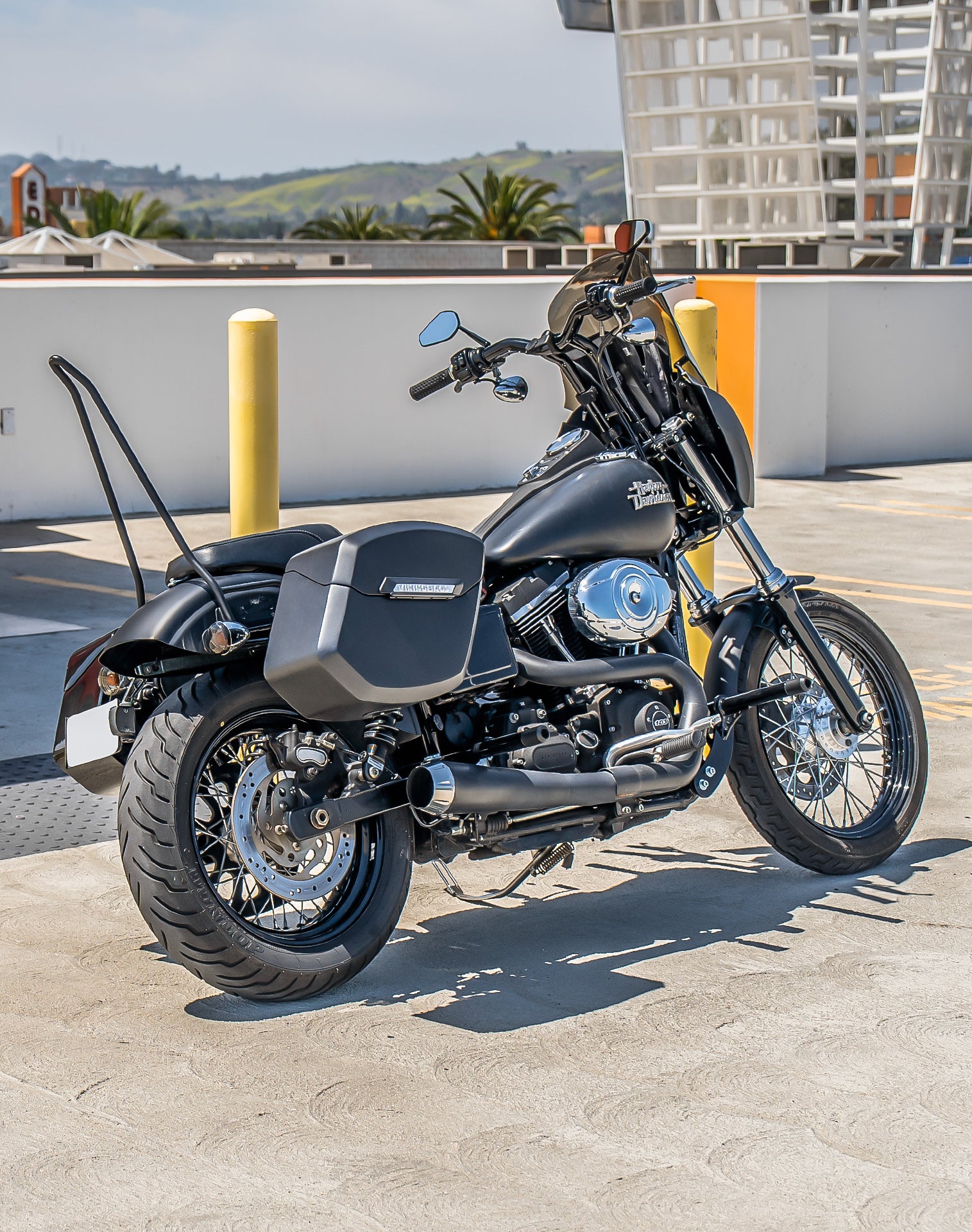 24L - Ironclad Quick-Mount Medium Harley Dyna Street Bob FXDB Matte Hard Saddlebags Life style 1