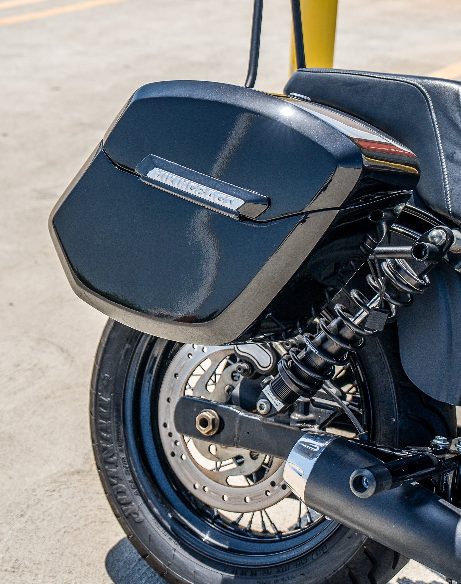 24L - Ironclad Quick-Mount Medium Harley Dyna Street Bob FXDB Painted Hard Saddlebags Life style 3