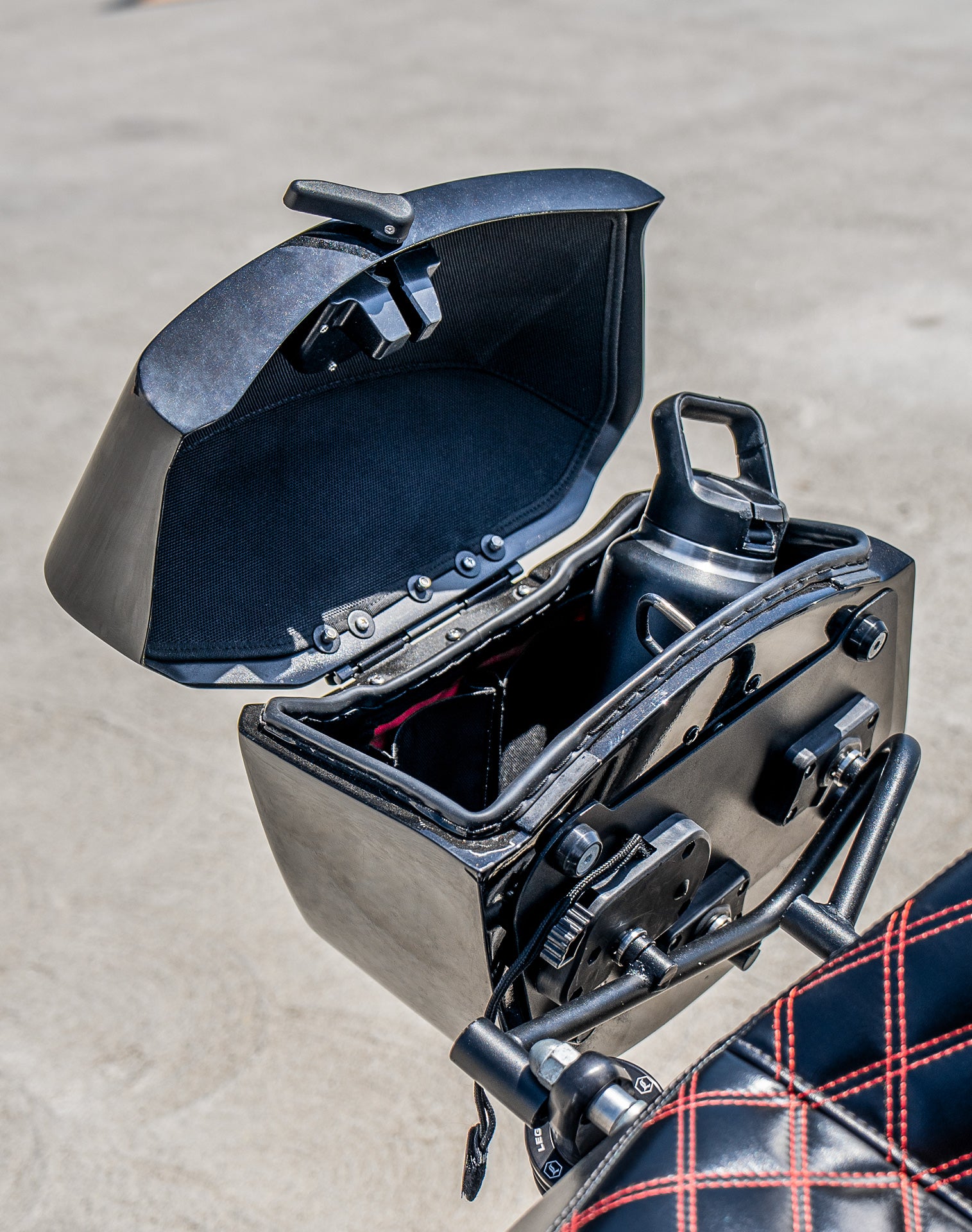 24L - Ironclad Quick-Mount Medium Harley Dyna Street Bob FXDB Painted Hard Saddlebags Life style 4