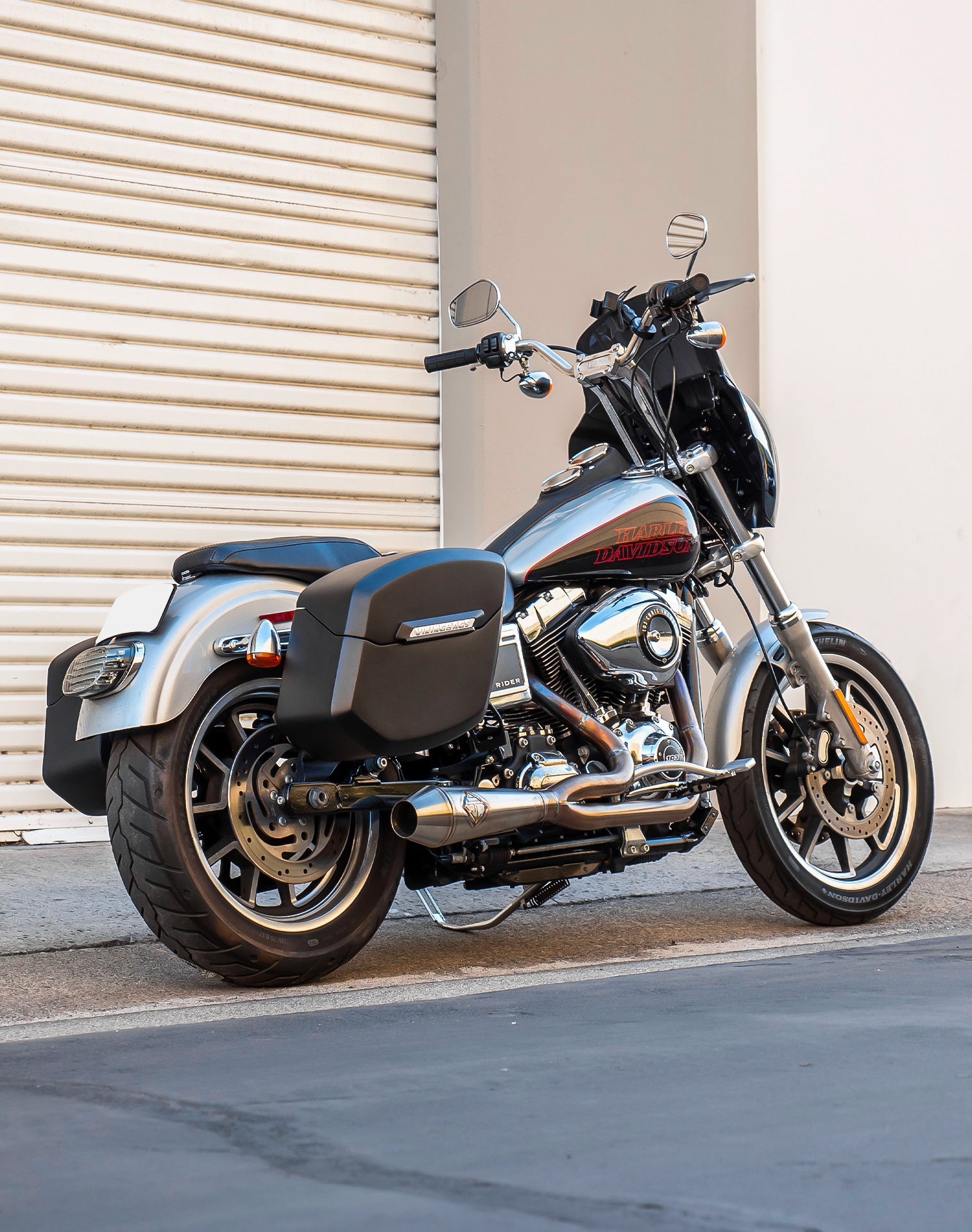 24L - Ironclad Quick-Mount Medium Harley Dyna Wide Glide FXDWG Matte Hard Saddlebags Life style 1