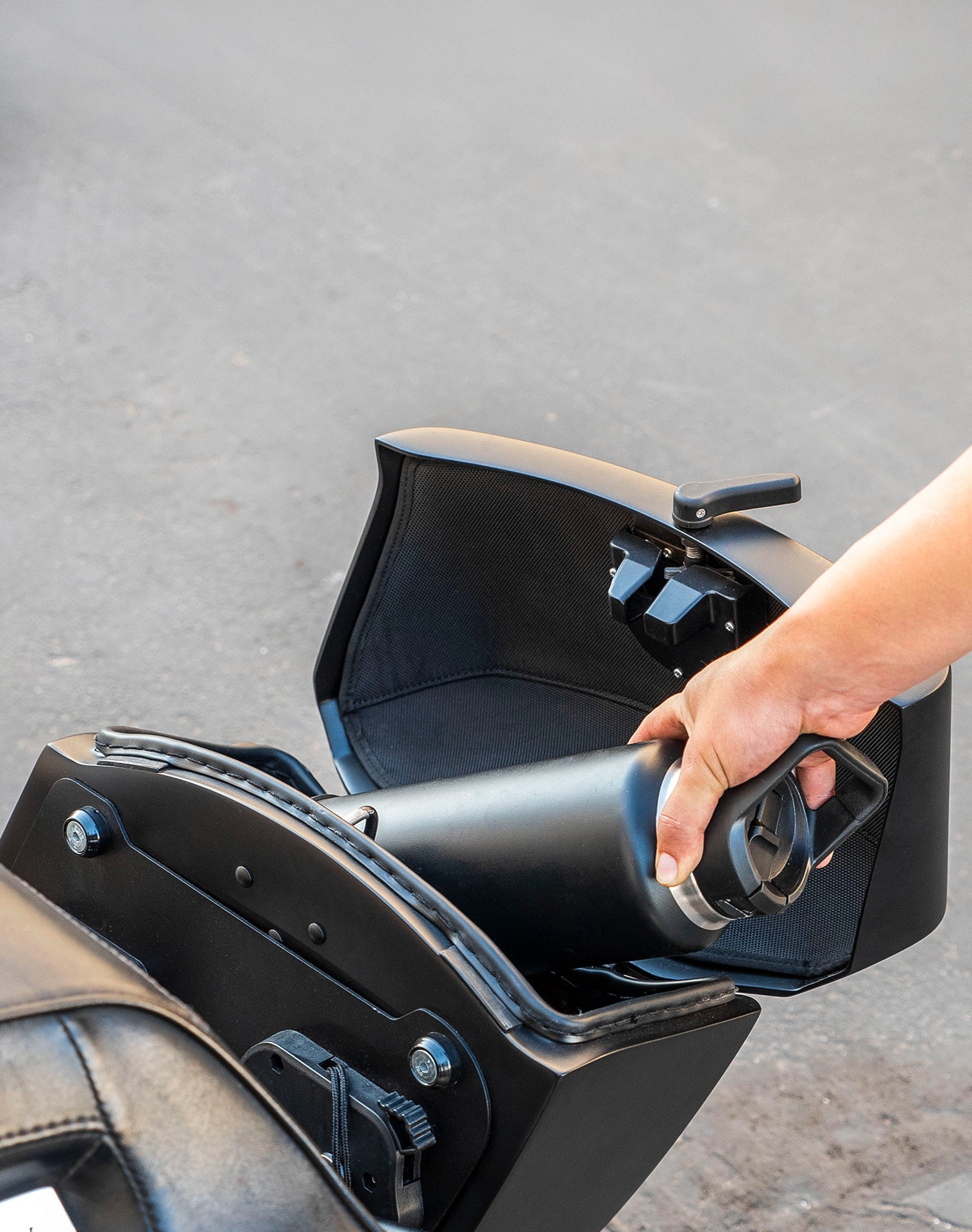 24L - Ironclad Quick-Mount Medium Harley Dyna Wide Glide FXDWG Matte Hard Saddlebags Life style 2