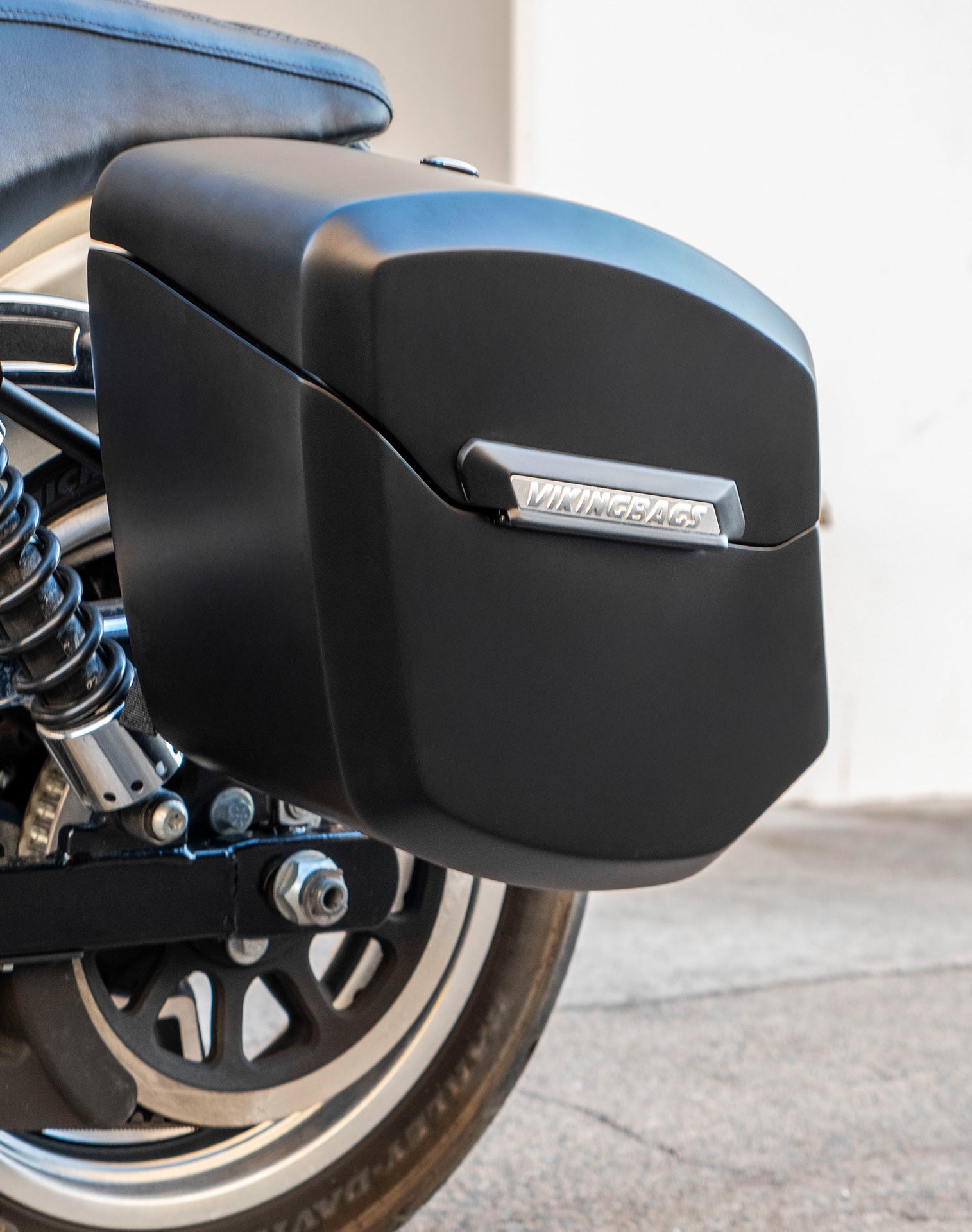 24L - Ironclad Quick-Mount Medium Harley Dyna Wide Glide FXDWG Matte Hard Saddlebags Life style 3