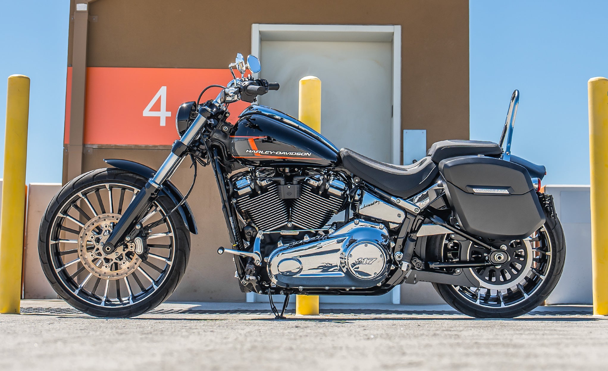 24L - Ironclad Quick-Mount Medium Harley Softail Breakout FXBR/S Matte Hard Saddlebags Lifestyle @expand