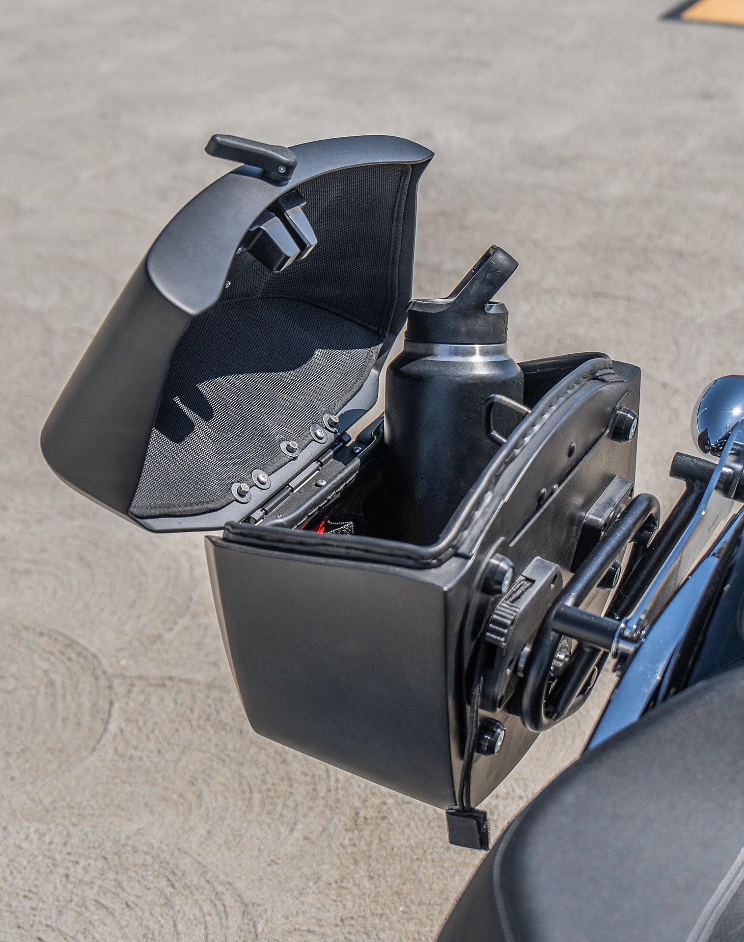 24L - Ironclad Quick-Mount Medium Harley Softail Breakout FXBR/S Matte Hard Saddlebags Lifestyle