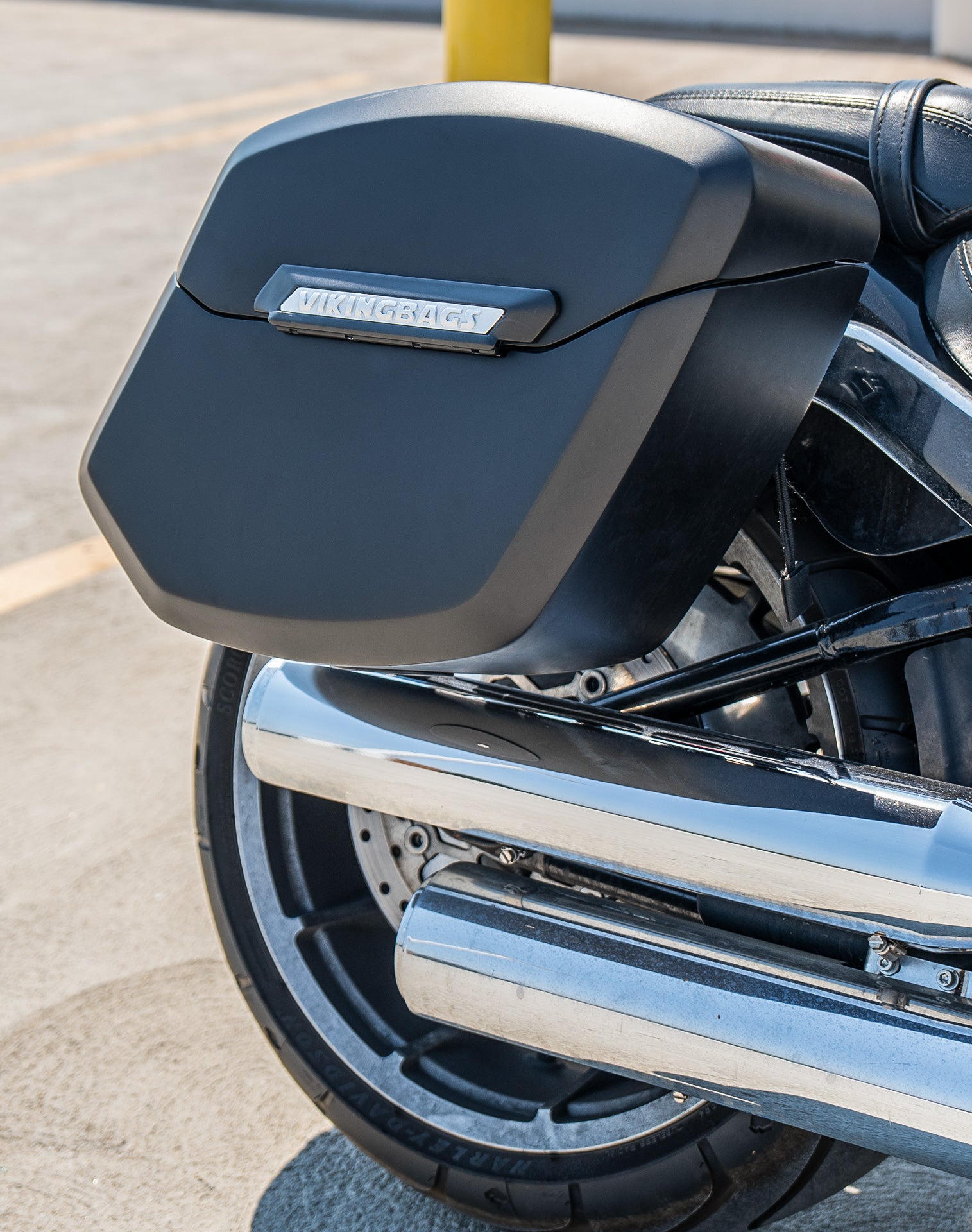 24L - Ironclad Quick-Mount Medium Harley Softail Fat Boy FLSTF/I Matte Hard Saddlebags Life style 3