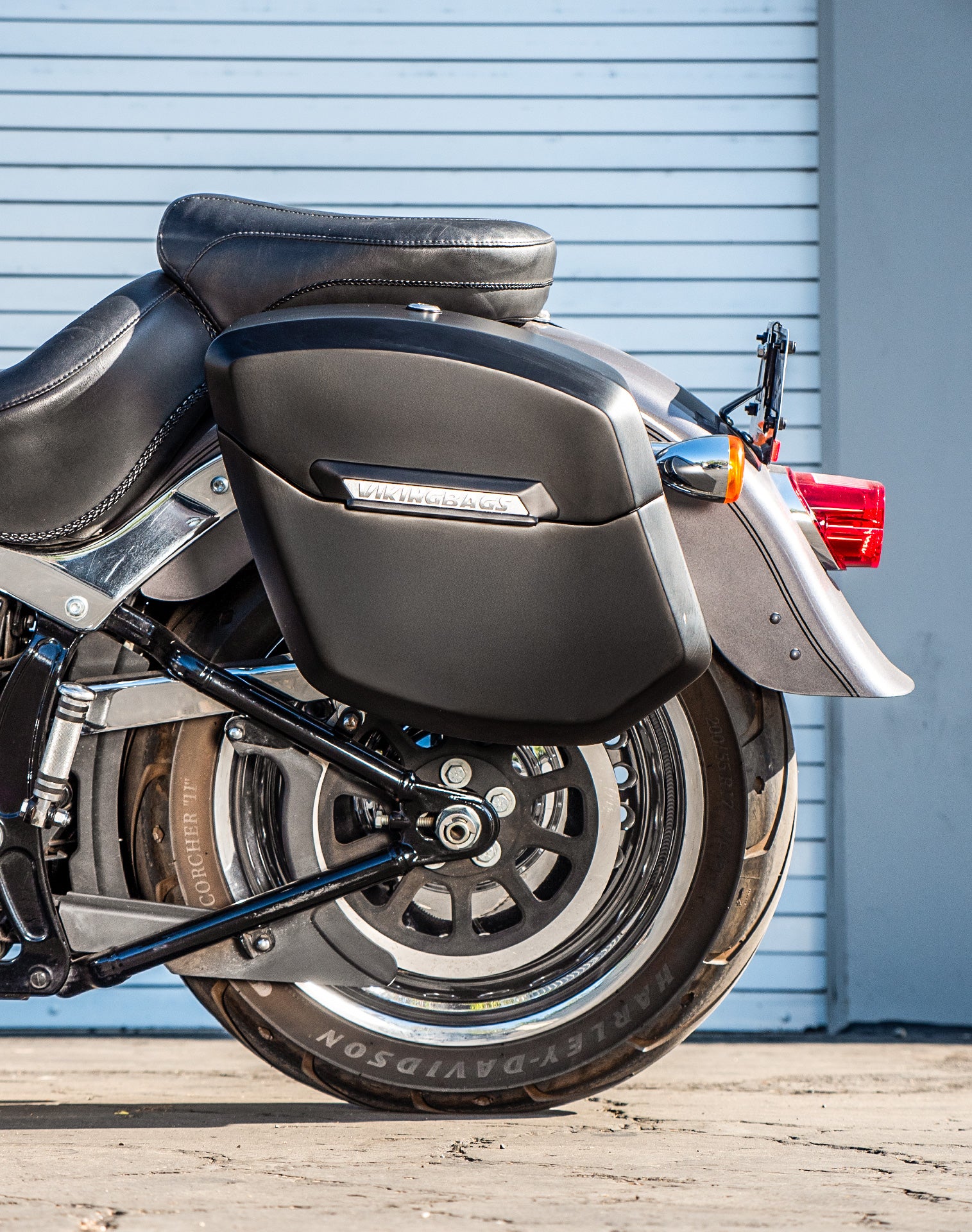 24L - Ironclad Quick-Mount Medium Harley Softail Fat Boy FLSTF/I Matte Hard Saddlebags Life style 2