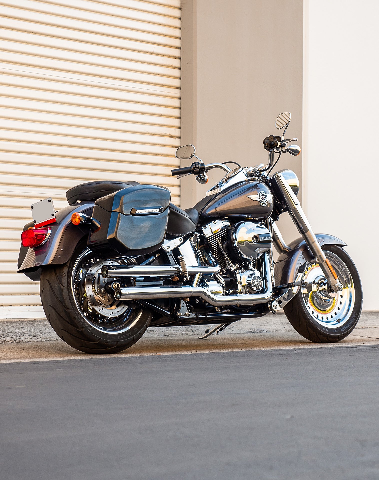 24L - Ironclad Quick-Mount Medium Harley Softail Fat Boy FLSTF/I Painted Hard Saddlebags Life style 1