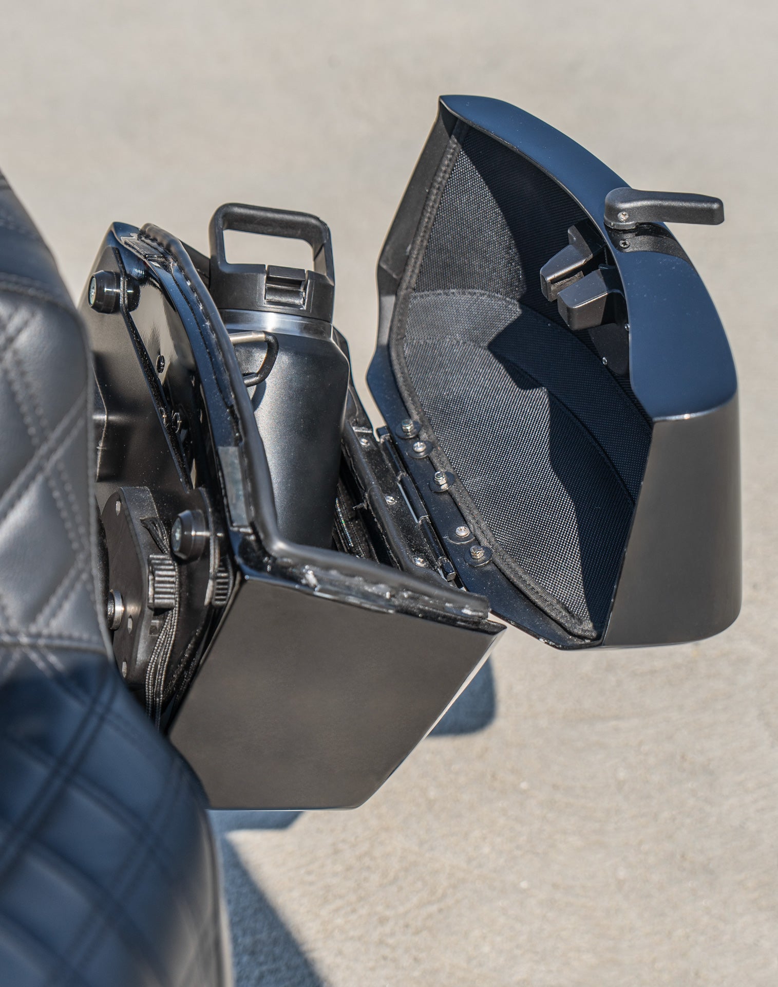 24L - Ironclad Quick-Mount Medium Harley Softail Heritage FLHC/S Painted Hard Saddlebags Lifestyle