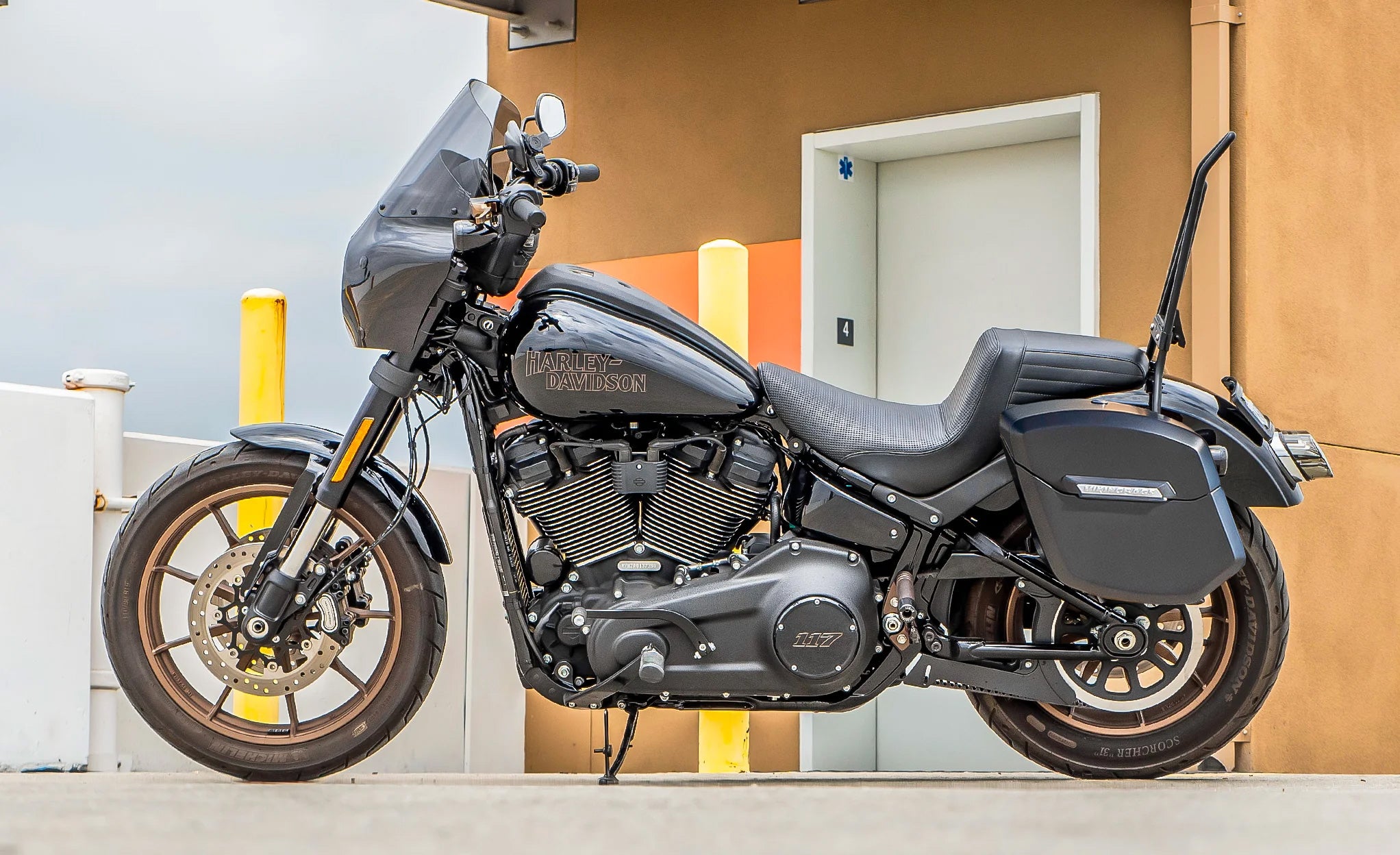 24L - Ironclad Quick-Mount Medium Harley Softail Low Rider S FXLRS Matte Hard Saddlebags Life Style Photo @expand