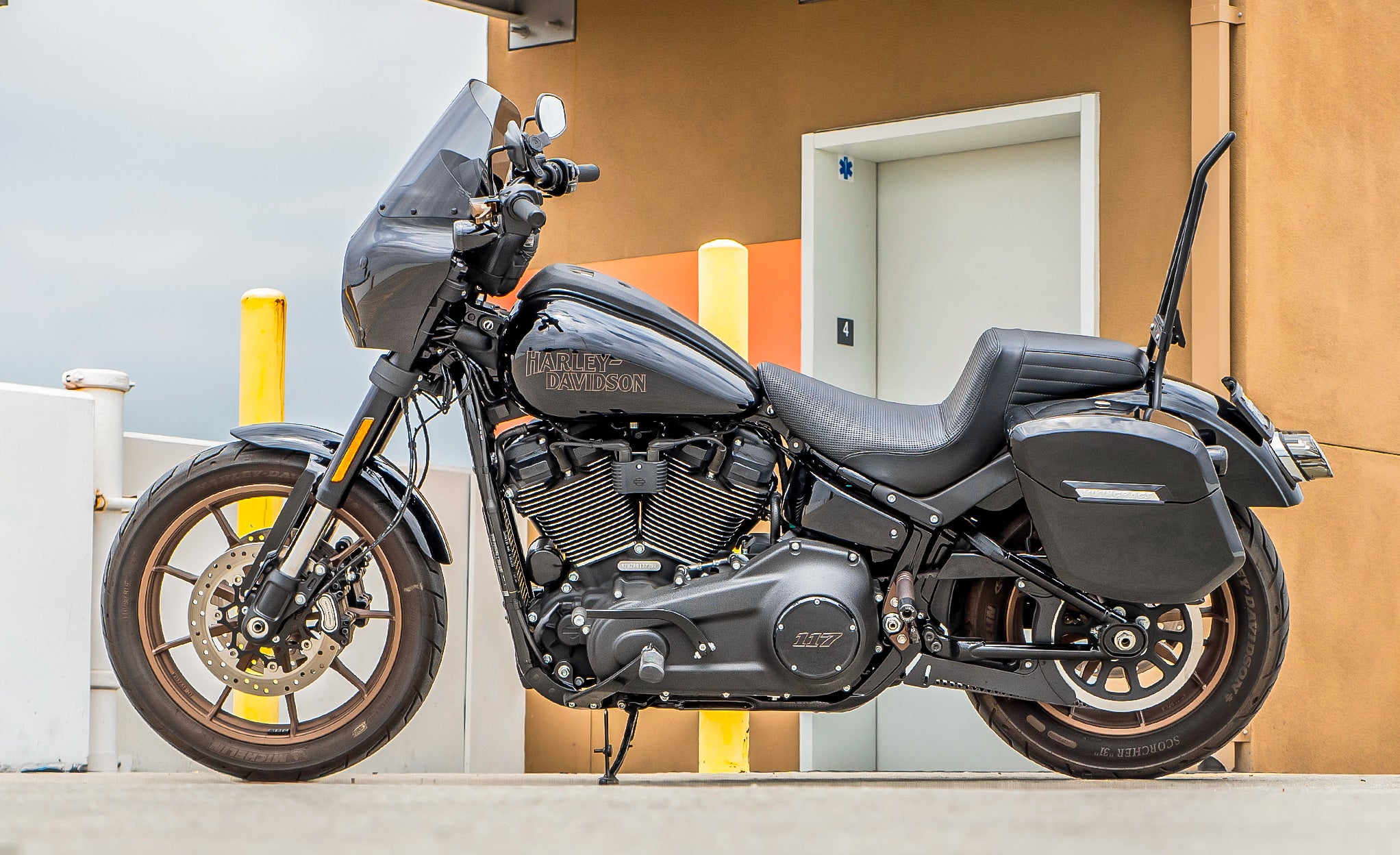 24L - Ironclad Quick-Mount Medium Harley Softail Low Rider S FXLRS Painted Hard Saddlebags Life Style Photo @expand