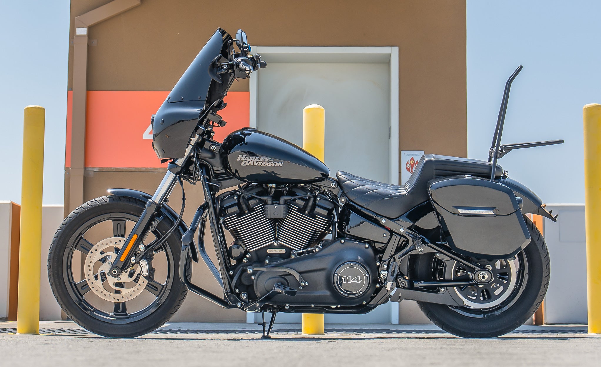 24L - Ironclad Quick-Mount Medium Harley Softail Street Bob Painted Hard Saddlebags Life Style Photo @expand