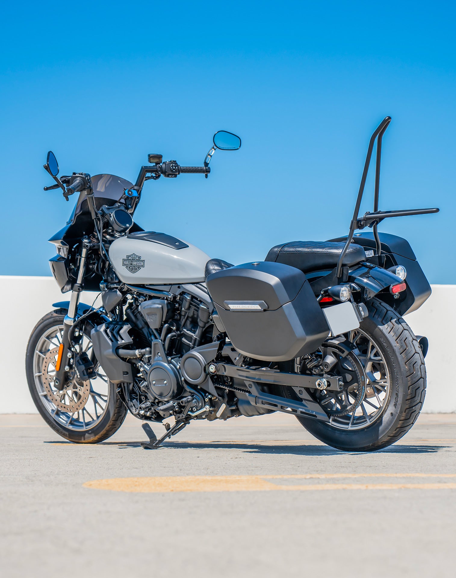 24L - Ironclad Quick-Mount Medium Harley Nightster RH975/S Matte Hard Saddlebags Lifestyle