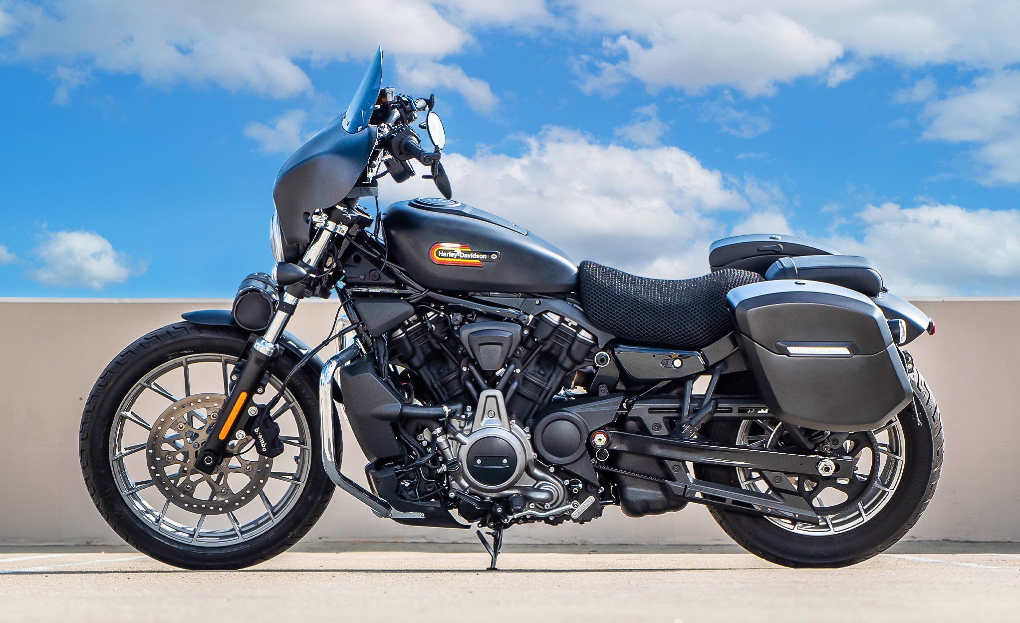 24L - Ironclad Quick-Mount Medium Harley Sportster Nightster RH975/S Matte Hard Saddlebags Life Style Photo @expand