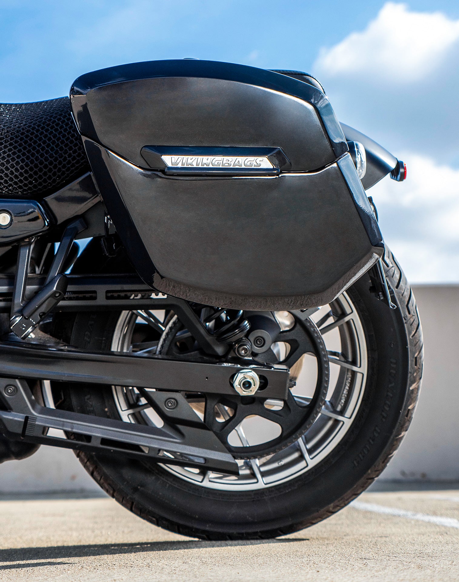 24L - Ironclad Quick-Mount Medium Harley Sportster Nightster RH975/S Painted Hard Saddlebags Life style 2