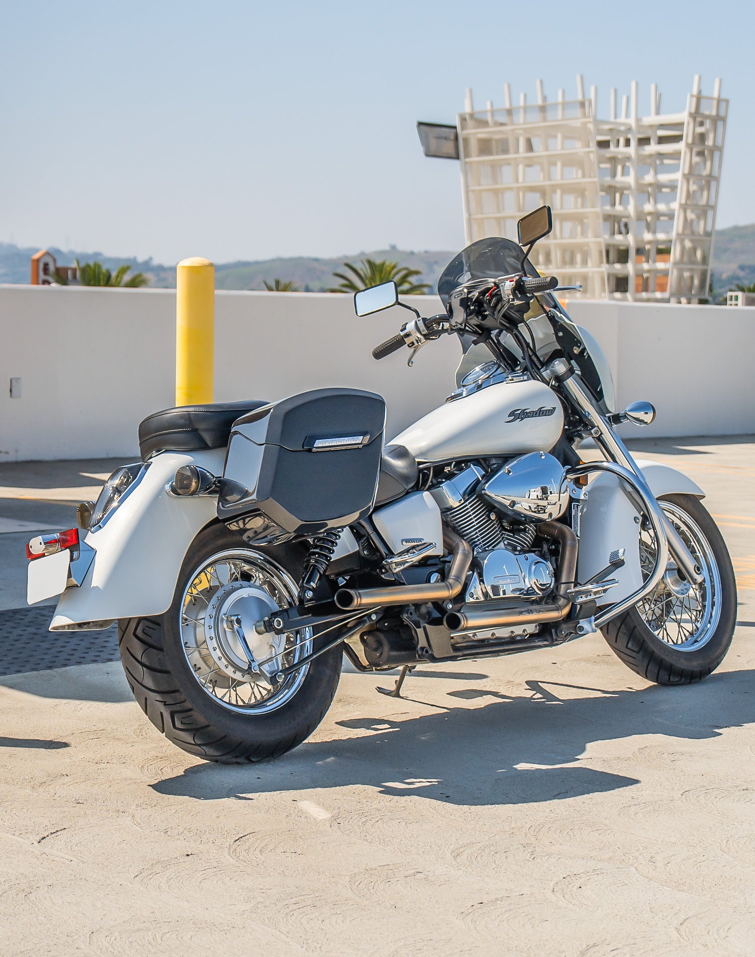 24L - Ironclad Quick-Mount Medium Honda 750 Shadow Aero Painted Hard Saddlebags Life style 1