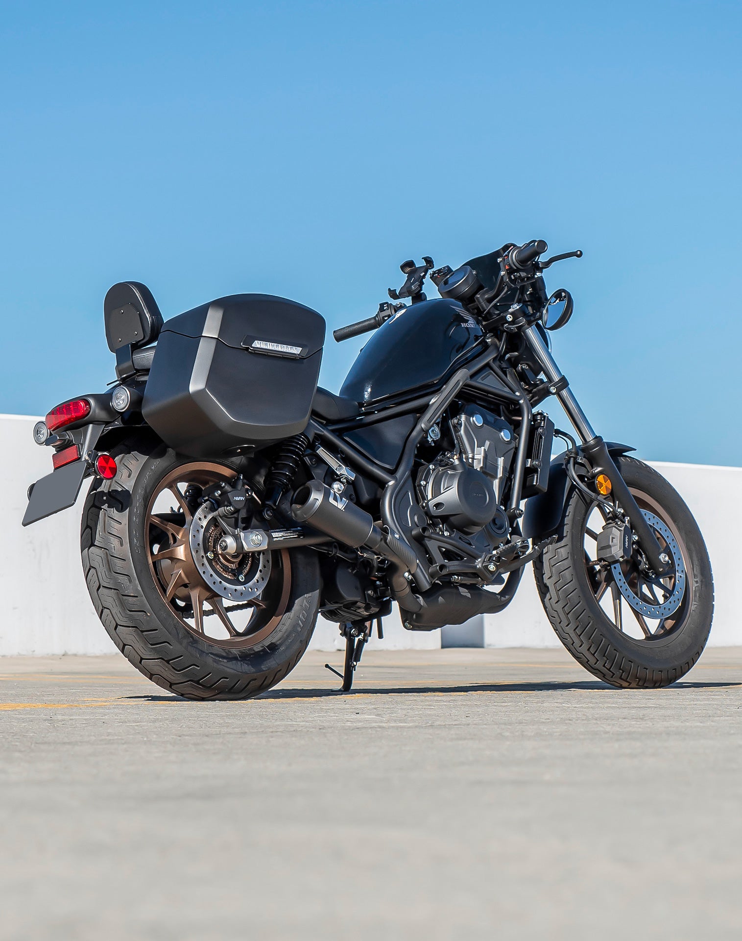 24L - Ironclad Quick-Mount Medium Honda Rebel 500 Matte Hard Saddlebags Life style 1