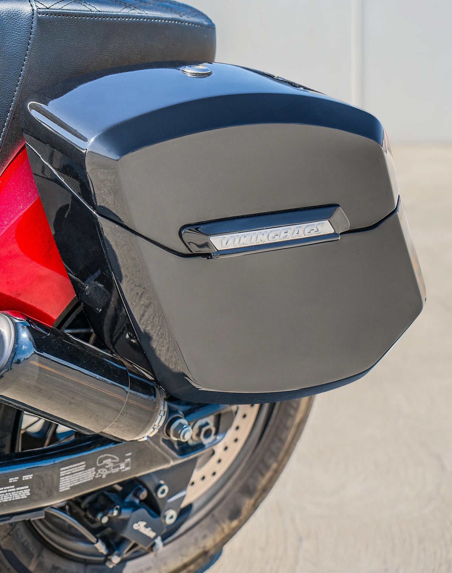 24L - Ironclad Quick-Mount Medium Indian Chief Bobber Dark Horse Painted Hard Saddlebags Lifestyle Image