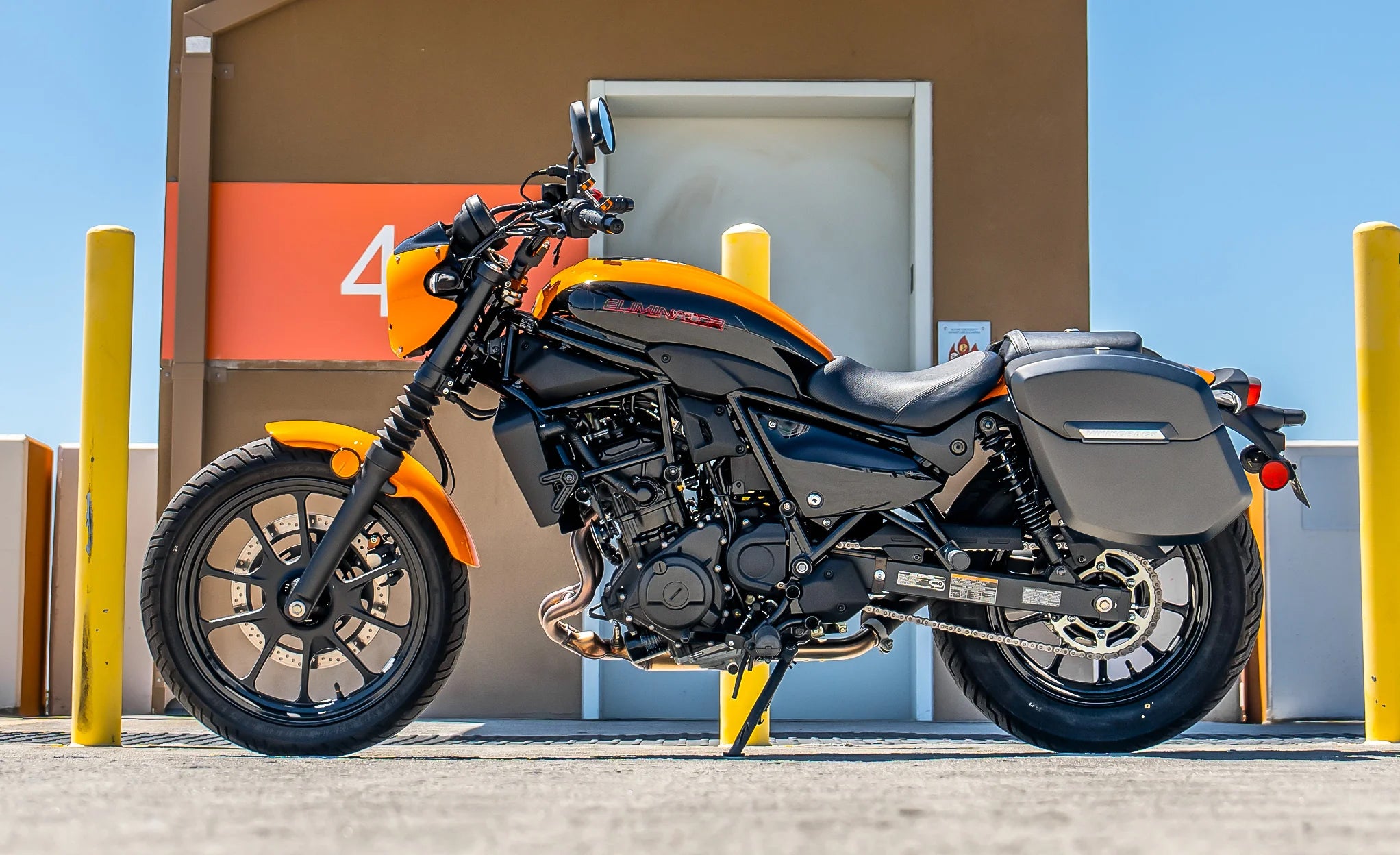 24L - Ironclad Quick-Mount Medium Kawasaki Eliminator 450 Matte Hard Saddlebags Life Style Photo @expand