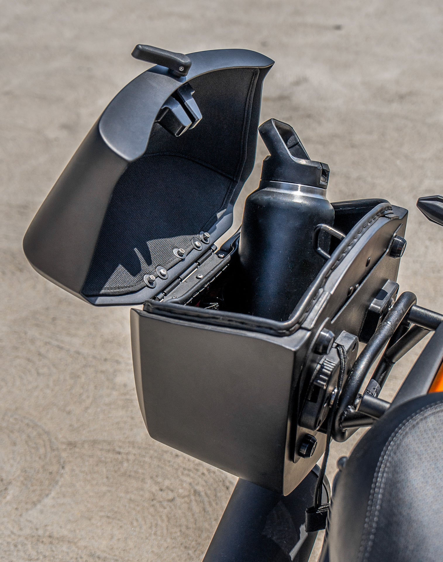 24L - Ironclad Quick-Mount Medium Kawasaki Eliminator 450 Matte Hard Saddlebags Life style 4