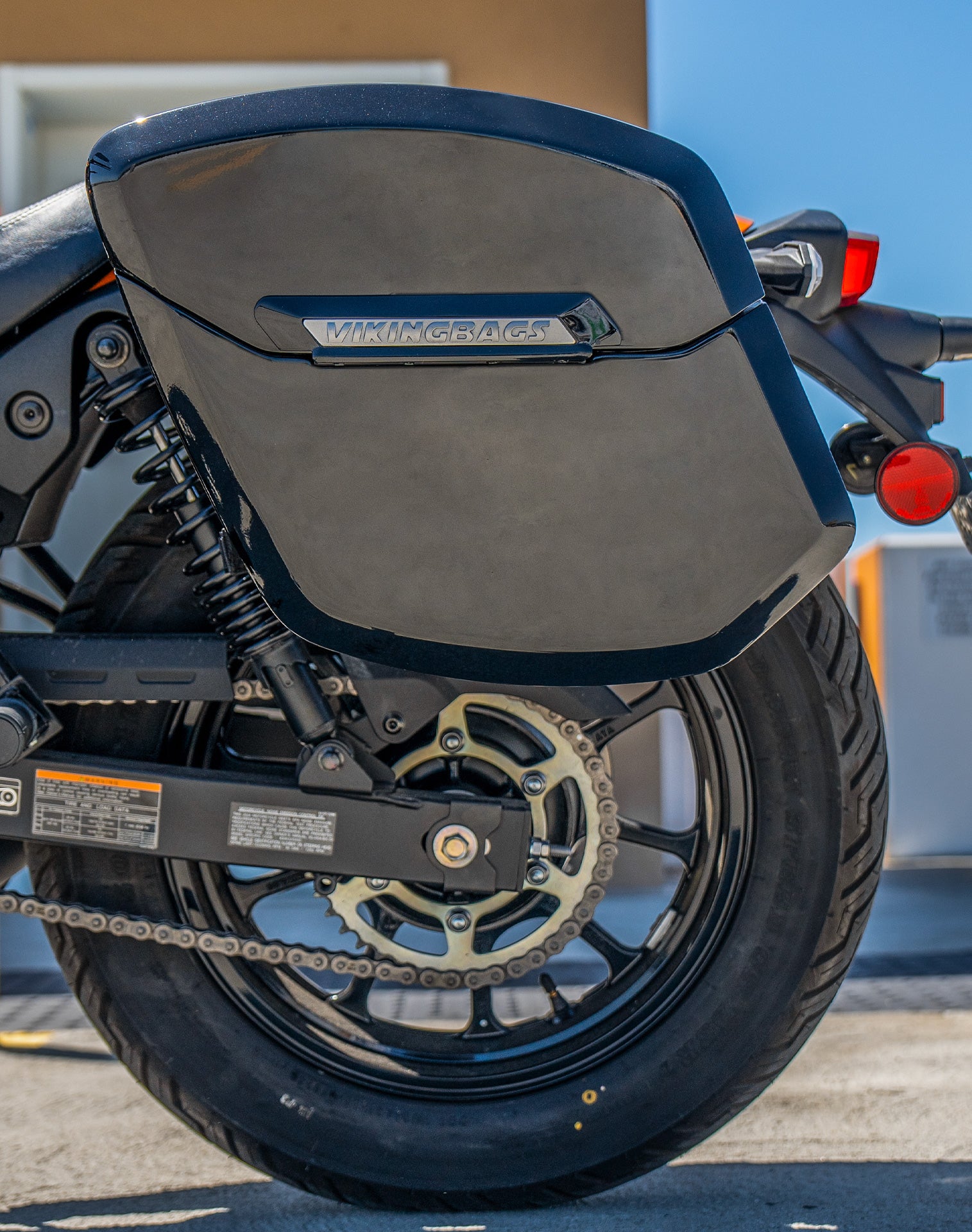 24L - Ironclad Quick-Mount Medium Kawasaki Eliminator 450 Painted Hard Saddlebags Life style 2