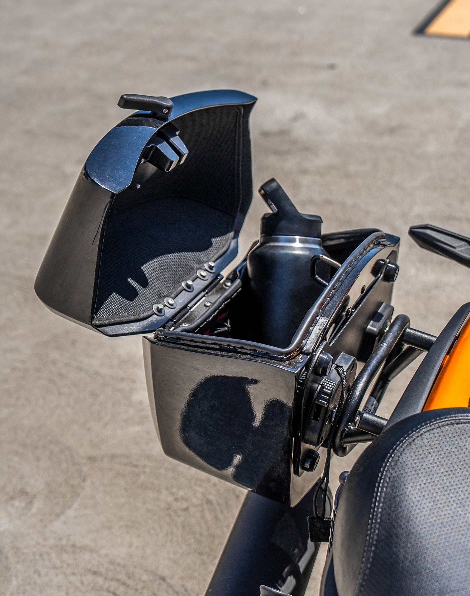 24L - Ironclad Quick-Mount Medium Kawasaki Eliminator 450 Painted Hard Saddlebags Life style 4