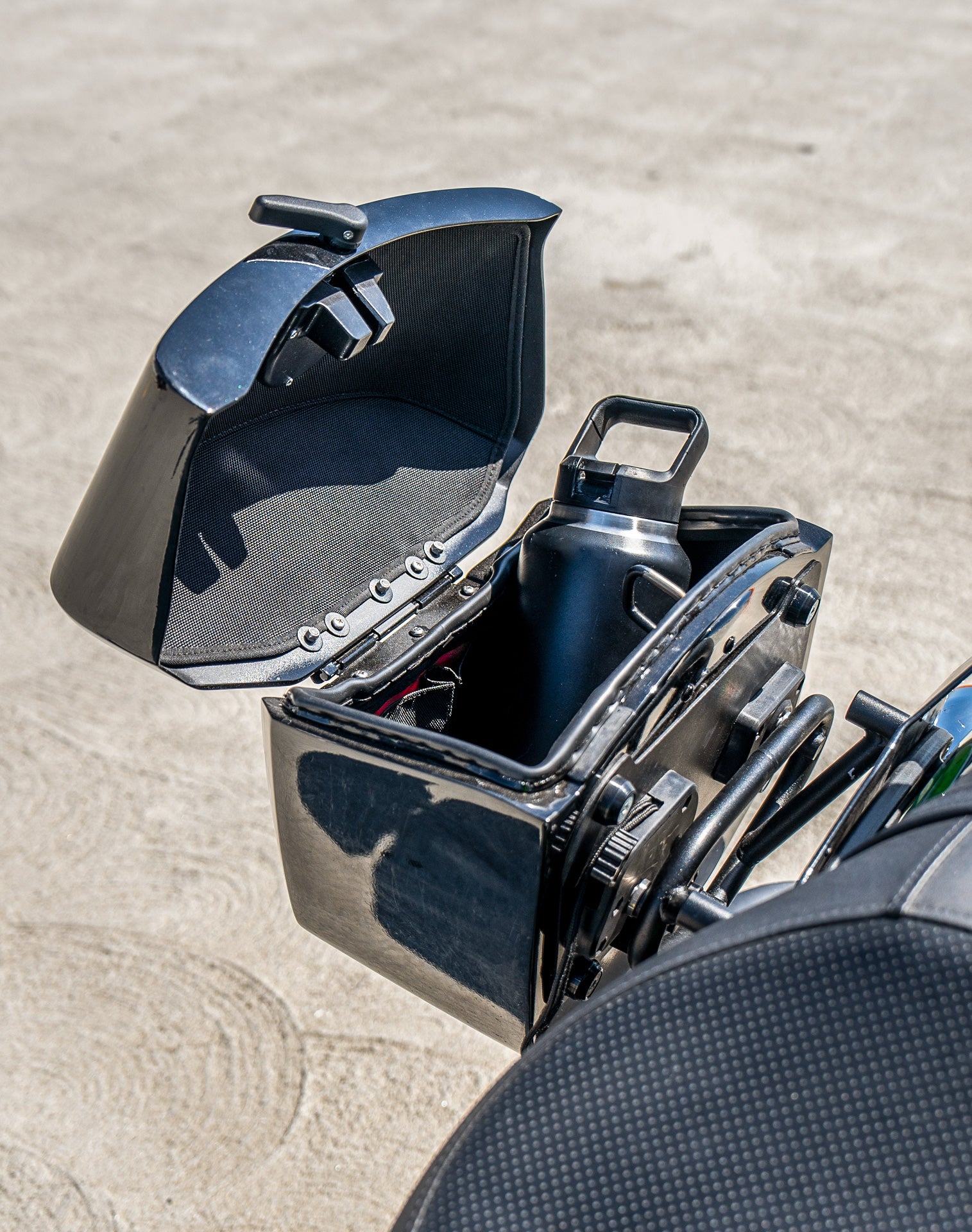 24L - Ironclad Quick-Mount Medium Kawasaki Vulcan 900 Custom Painted Hard Saddlebags Life style 4