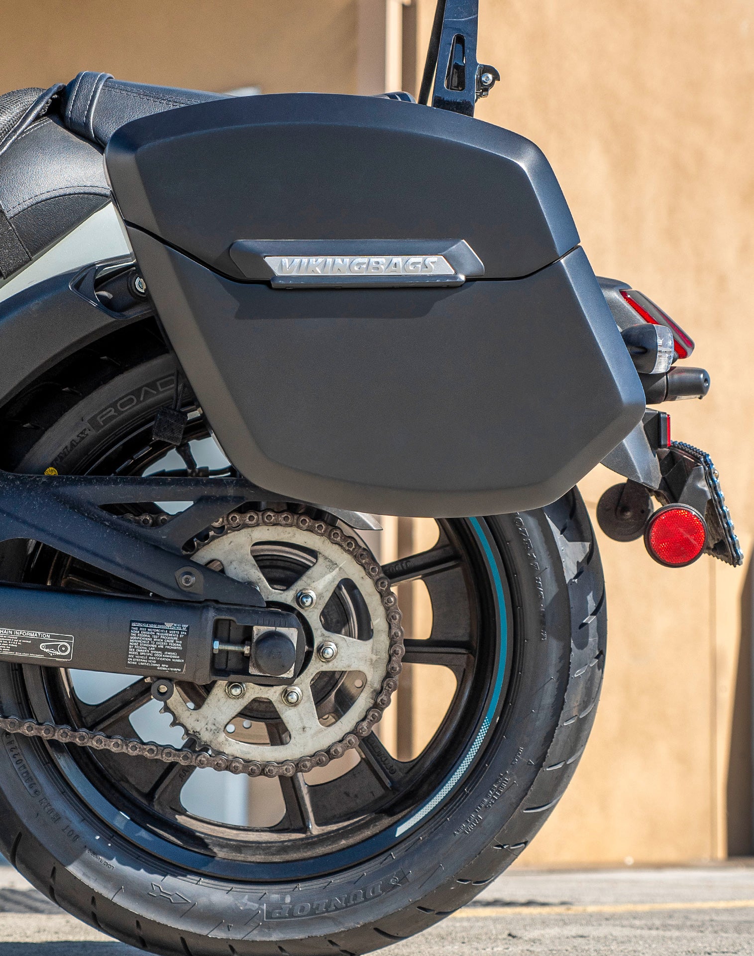 24L - Ironclad Quick-Mount Medium Kawasaki Vulcan S Matte Hard Saddlebags Life style 2