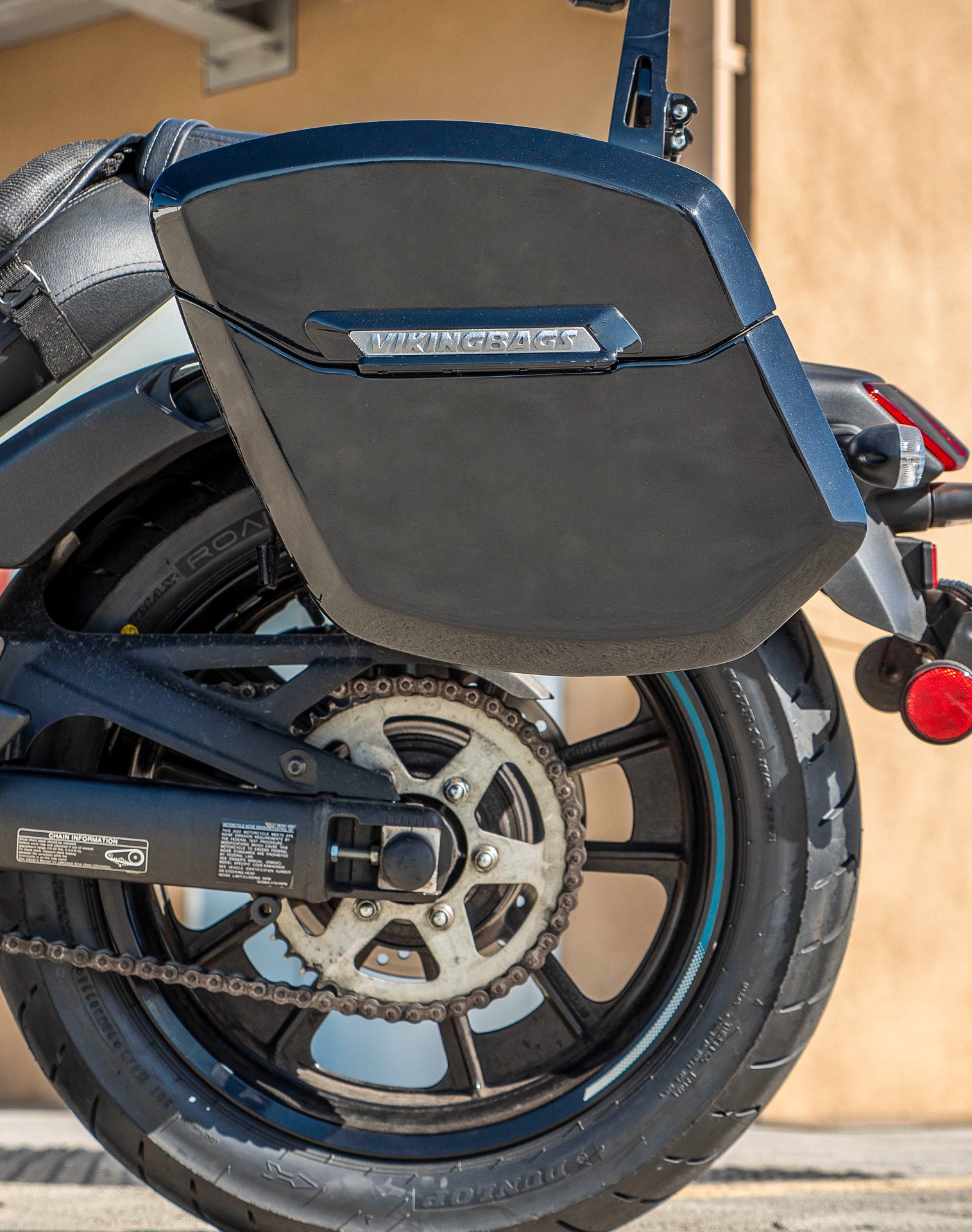 24L - Ironclad Quick-Mount Medium Kawasaki Vulcan S Painted Hard Saddlebags Life style 2