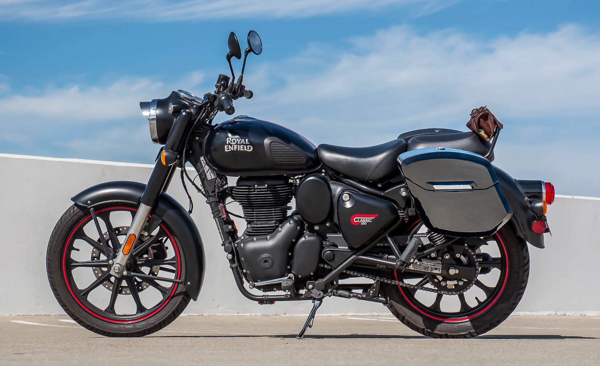 24L - Ironclad Quick-Mount Medium Royal Enfield Classic 350 Painted Hard Saddlebags Lifestyle @expand