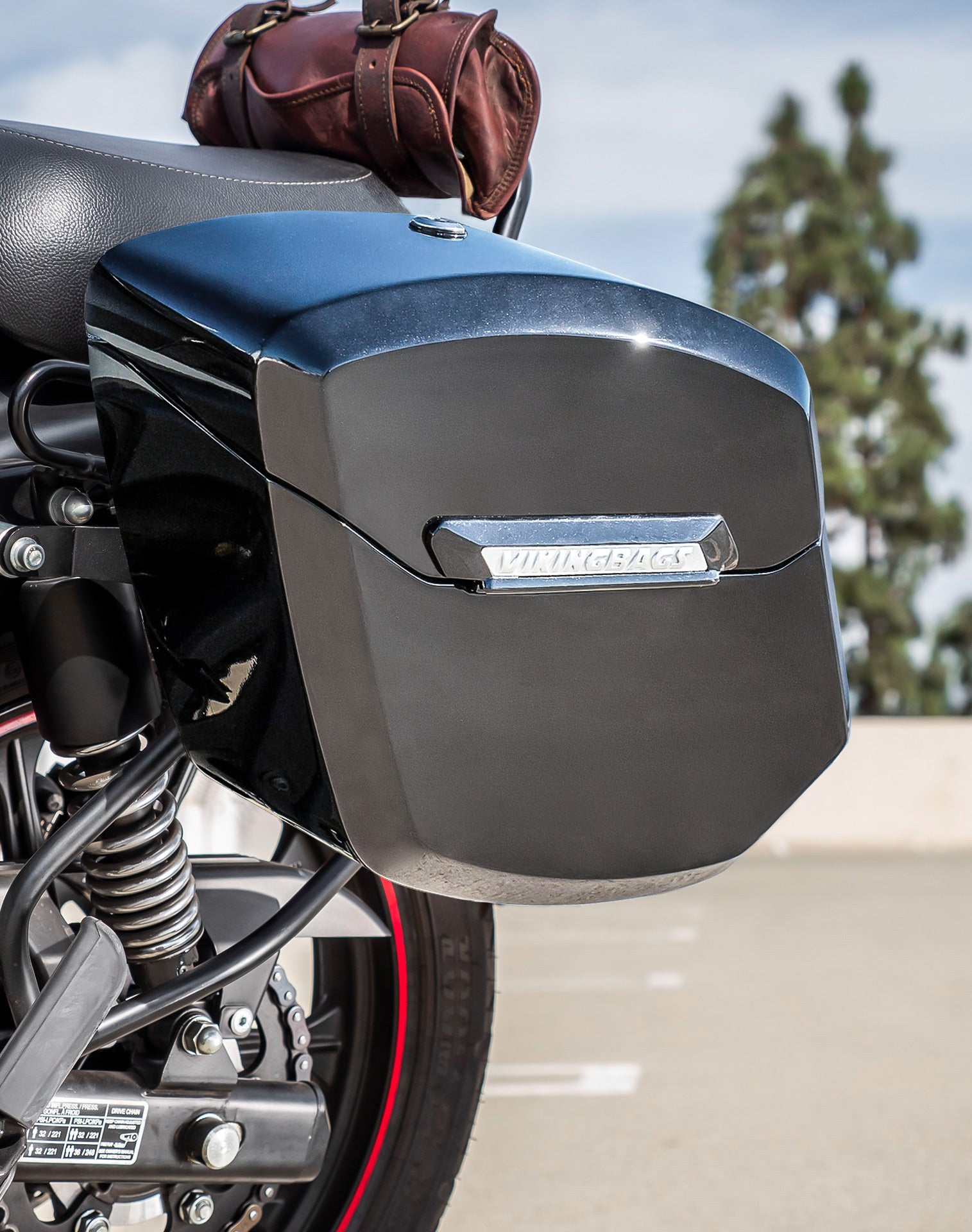 24L - Ironclad Quick-Mount Medium Royal Enfield Classic 350 Painted Hard Saddlebags Lifestyle