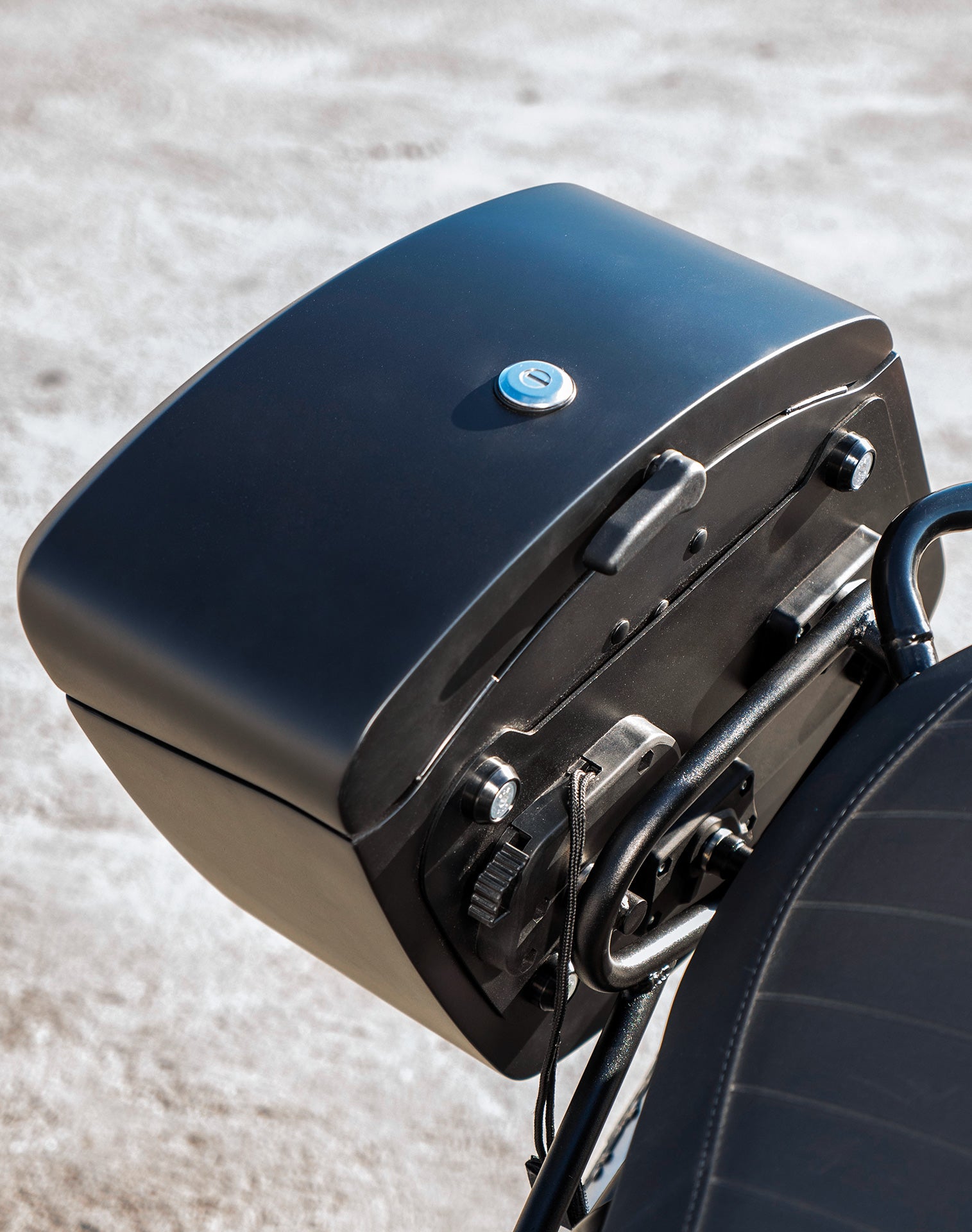 24L - Ironclad Quick-Mount Medium Royal Enfield Scram 411 Matte Hard Saddlebags Life style 3