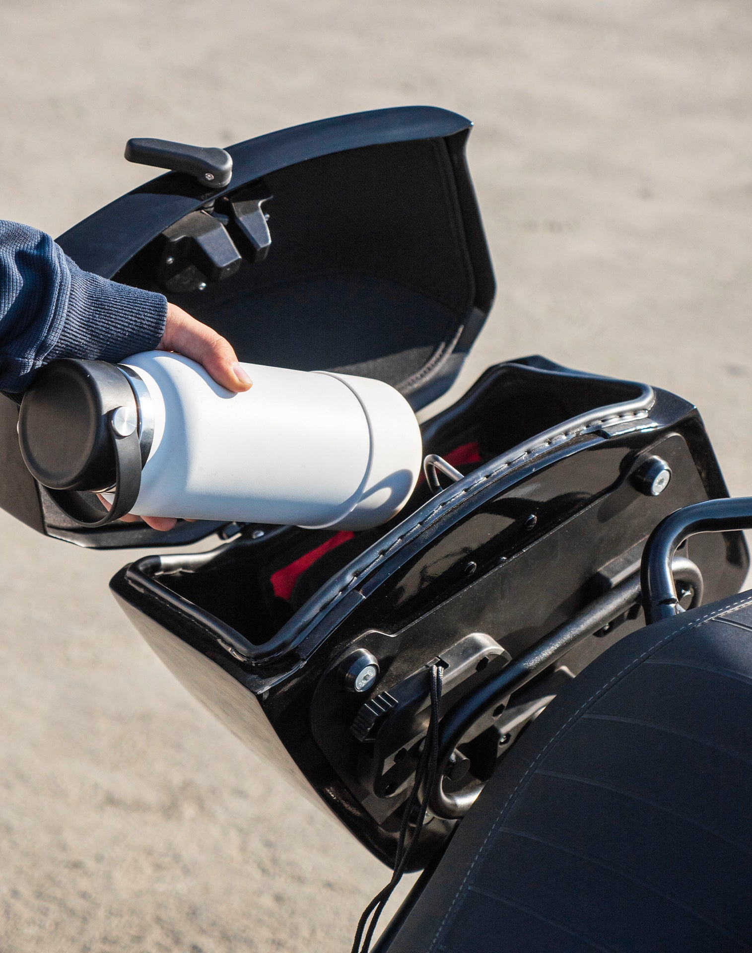 24L - Ironclad Quick-Mount Medium Royal Enfield Scram 411 Painted Hard Saddlebags Life style 4