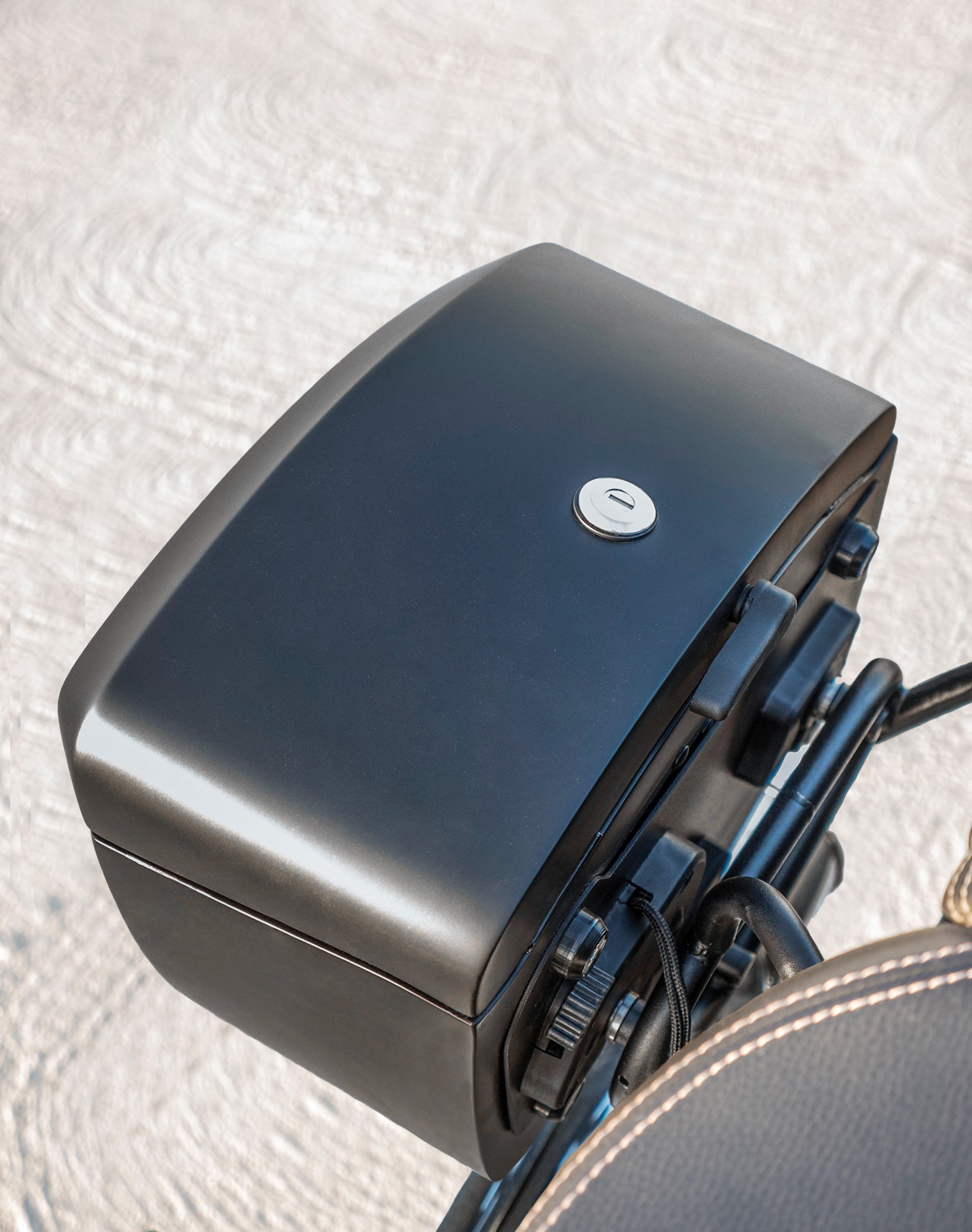 24L - Ironclad Quick-Mount Medium Royal Enfield Super Meteor 650 Matte Hard Saddlebags Life style 3