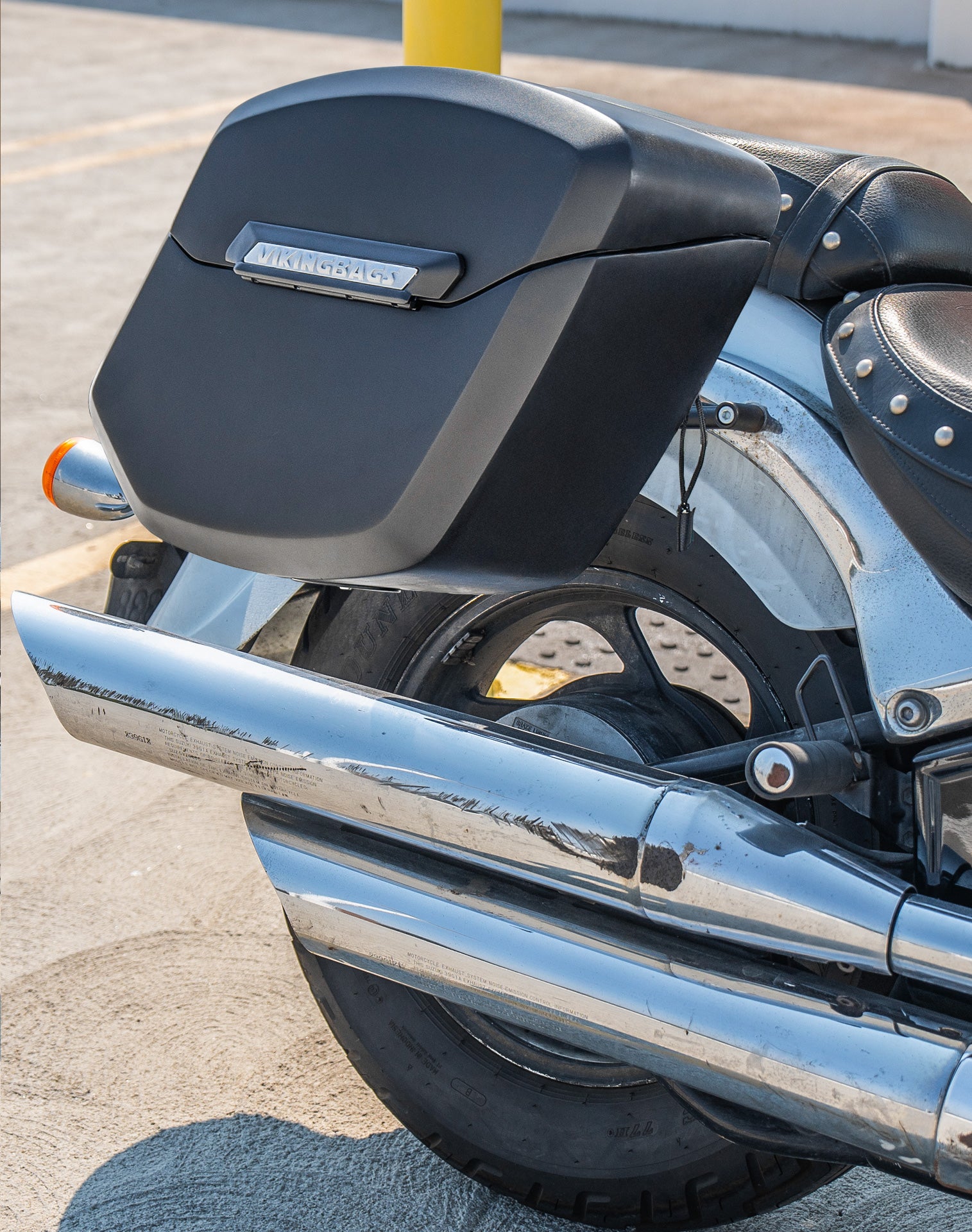 24L - Ironclad Quick-Mount Medium Suzuki Boulevard C50 VL800 Matte Hard Saddlebags Life style 3