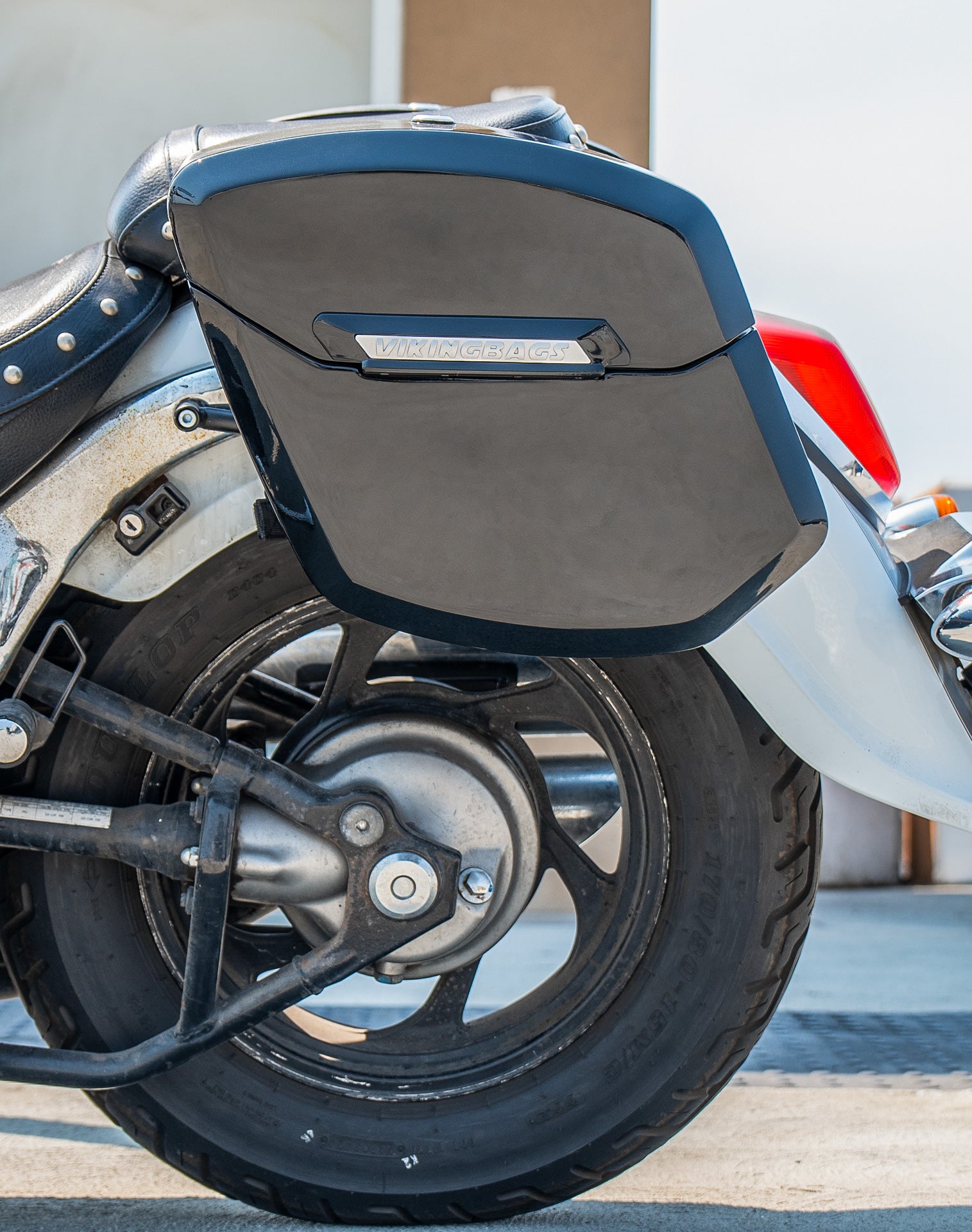 24L - Ironclad Quick-Mount Medium Suzuki Boulevard C50 VL800 Painted Hard Saddlebags Life style 2