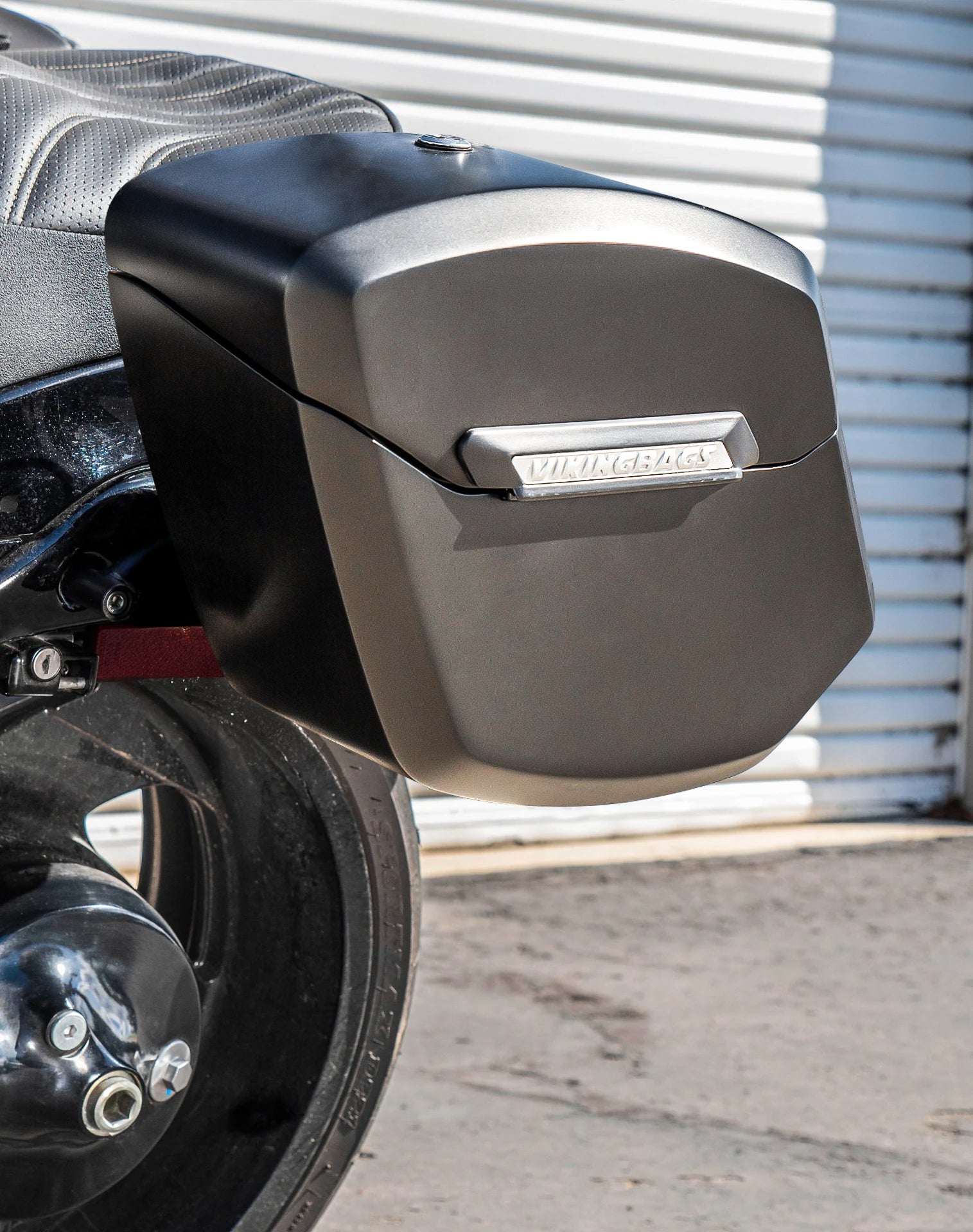 24L - Ironclad Quick-Mount Medium Suzuki Boulevard M109 VZR1800 Matte Hard Saddlebags Life style 2