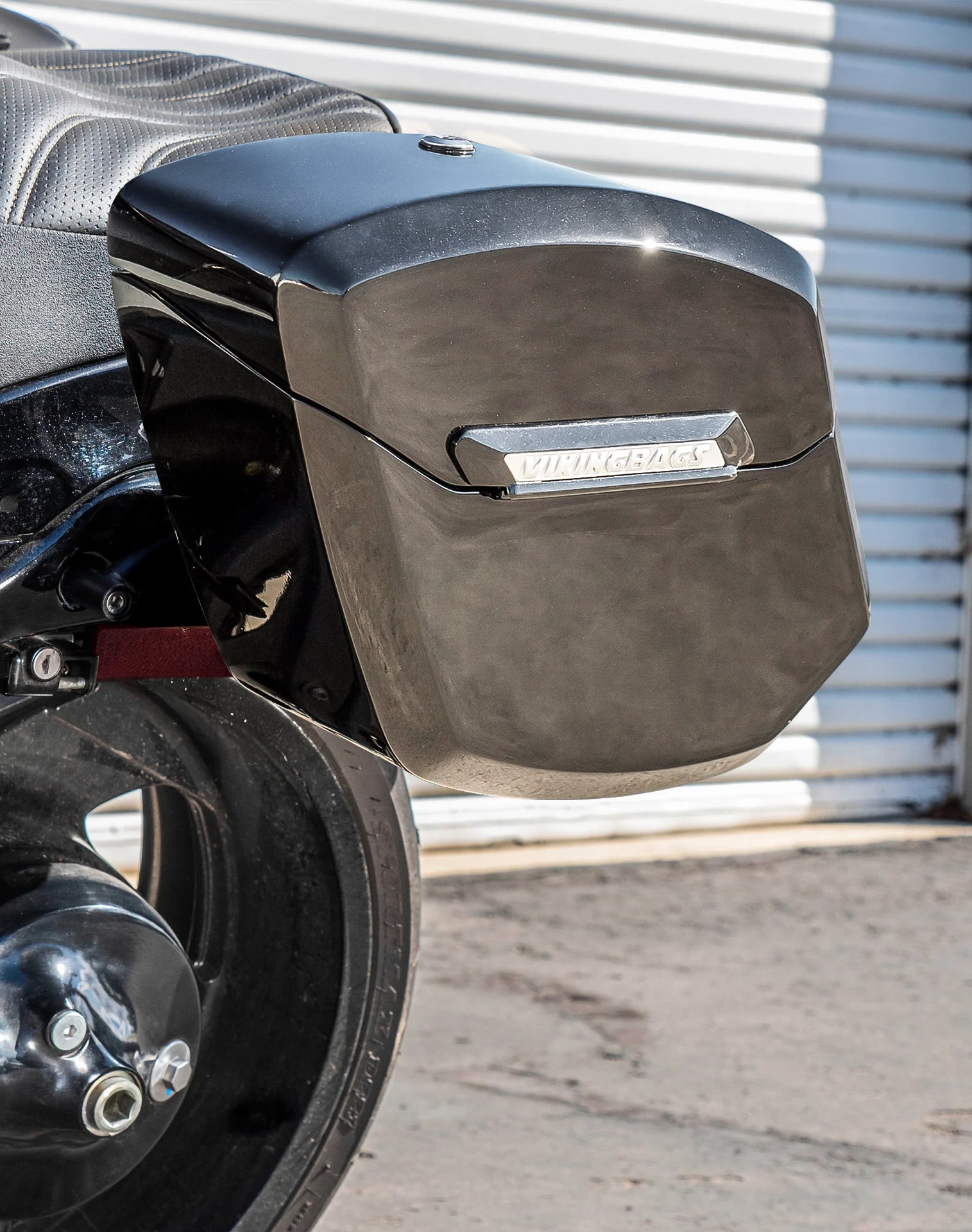 24L - Ironclad Quick-Mount Medium Suzuki Boulevard M109 VZR1800 Painted Hard Saddlebags Life style 2