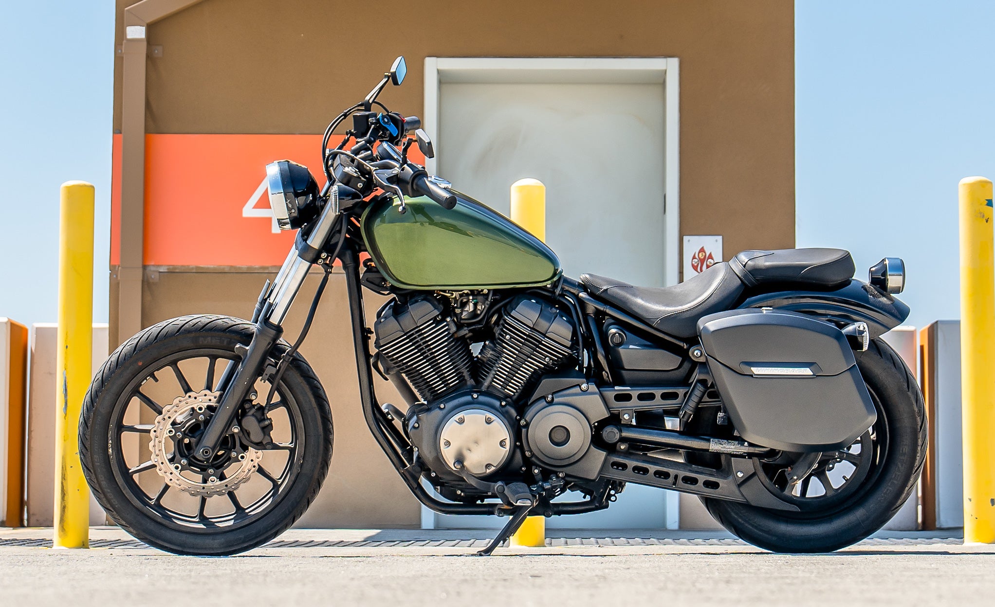 24L - Ironclad Quick-Mount Medium Yamaha Bolt Specific Matte Hard Saddlebags Life Style Photo @expand