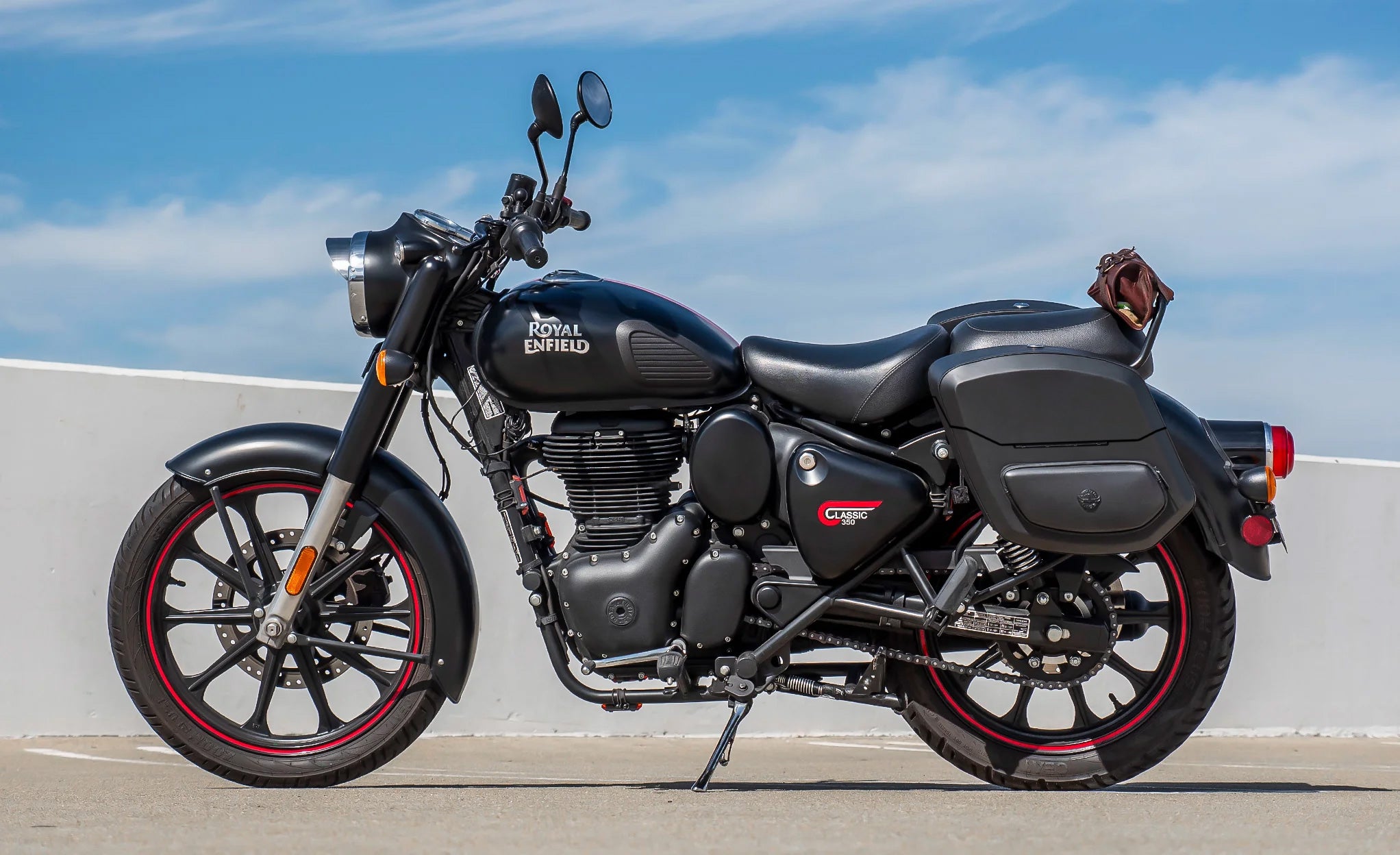 24L - Ironclad Quick-Mount Medium Royal Enfield Classic 350 Leather Wrapped Hard Saddlebags Life Style Photo @expand