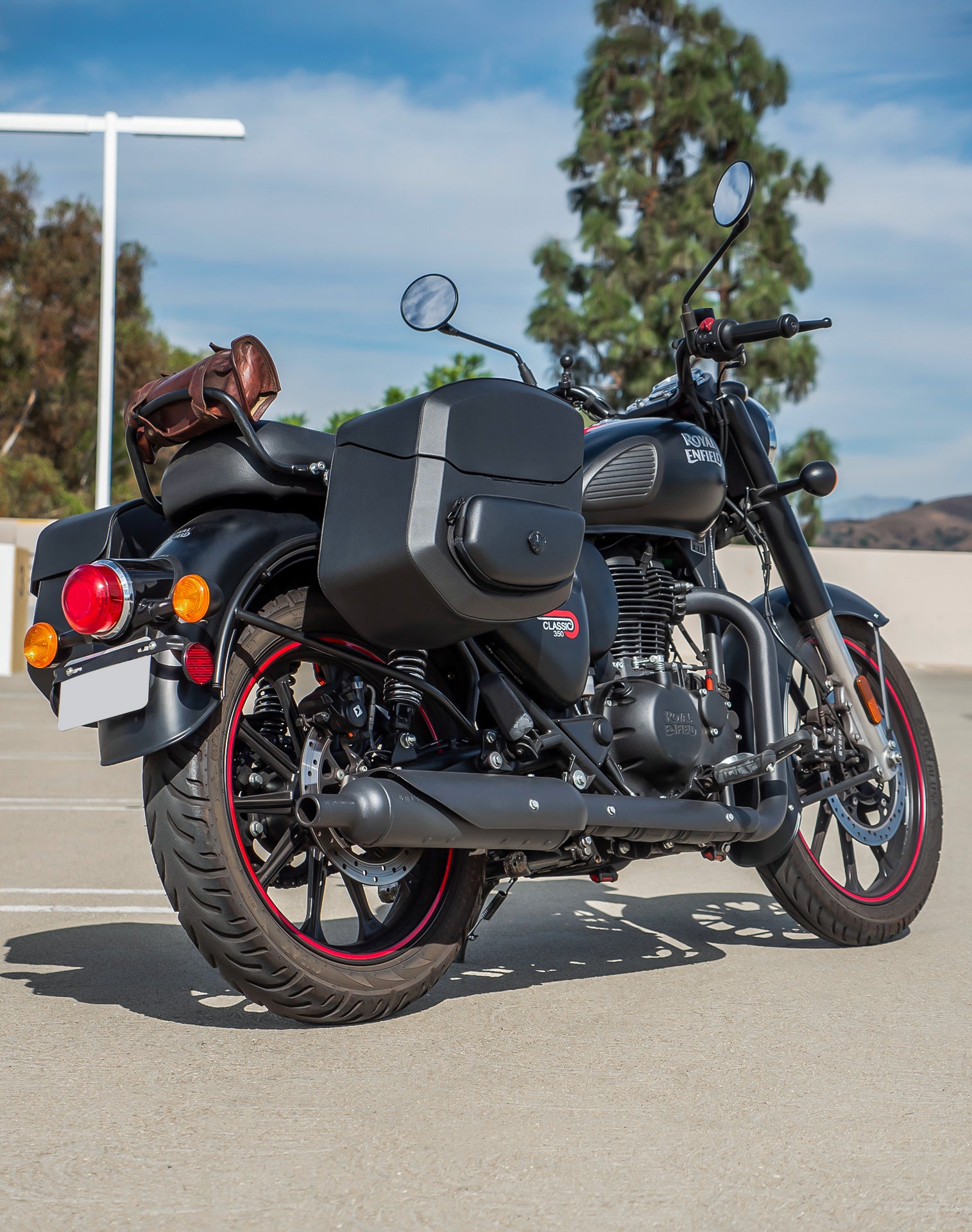 24L - Ironclad Quick-Mount Medium Royal Enfield Classic 350 Leather Wrapped Hard Saddlebags Life Style 1