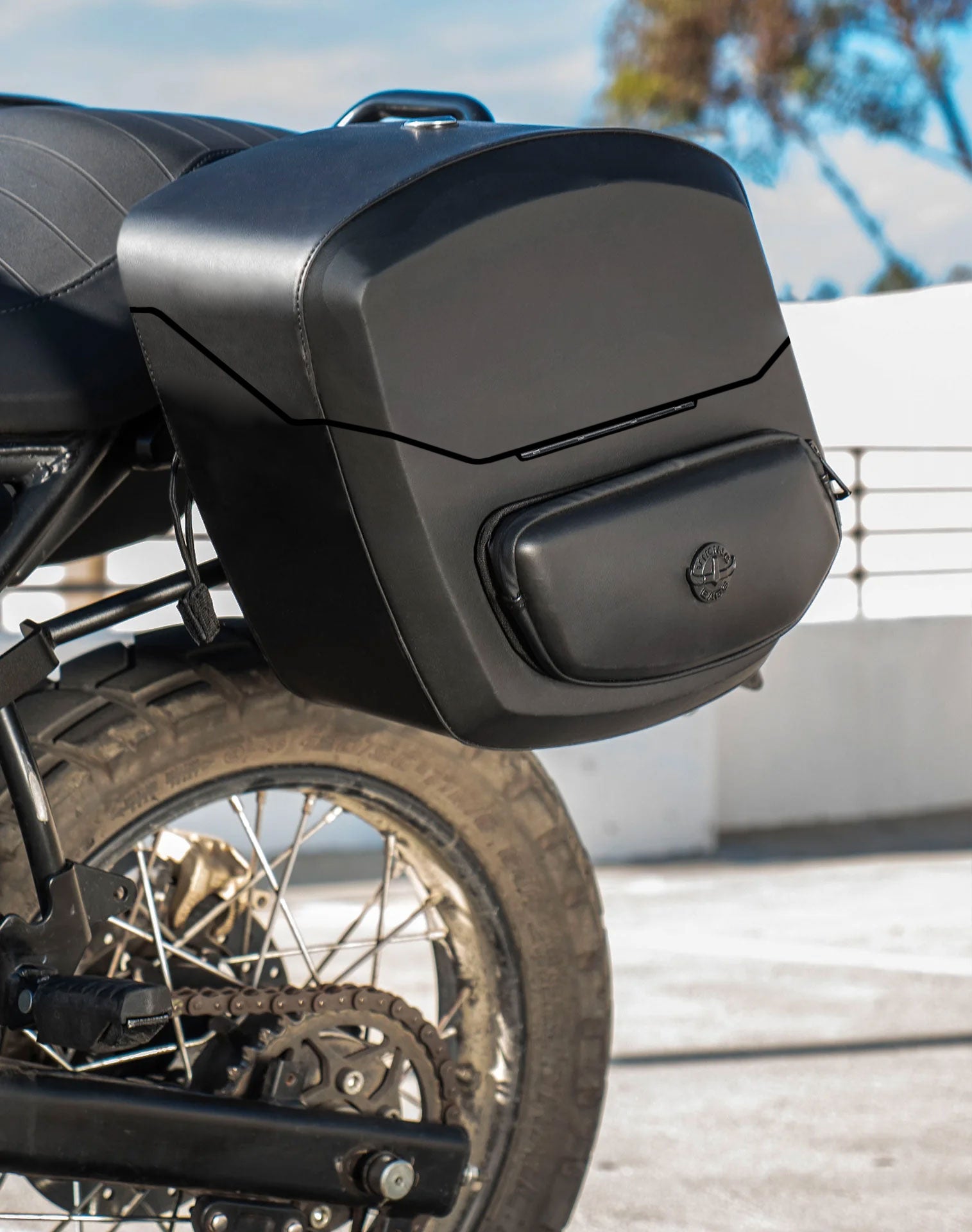 24L - Ironclad Quick-Mount Medium Royal Enfield Scram 411 Leather Wrapped Hard Saddlebags Life Style 3