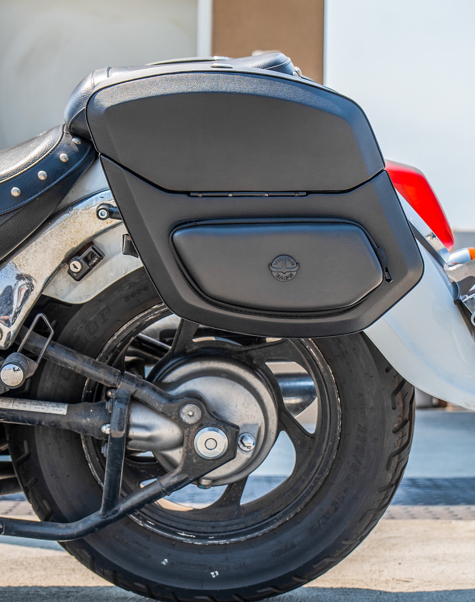 24L - Ironclad Quick-Mount Medium Suzuki Boulevard C50 VL800 Leather Wrapped Hard Saddlebags Life Style 2