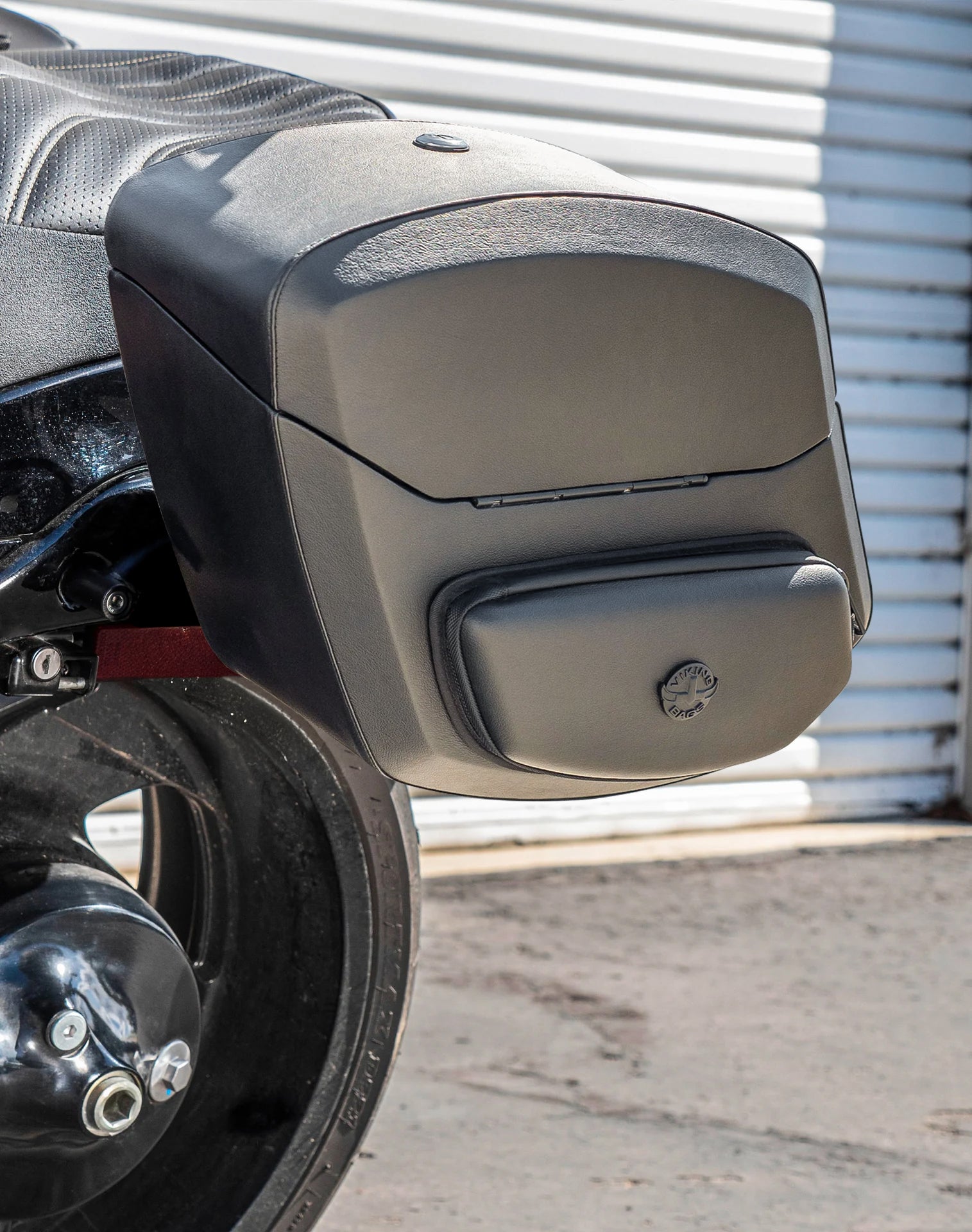 24L - Ironclad Quick-Mount Medium Suzuki Boulevard M109 VZR1800 Leather Wrapped Hard Saddlebags Life Style 2