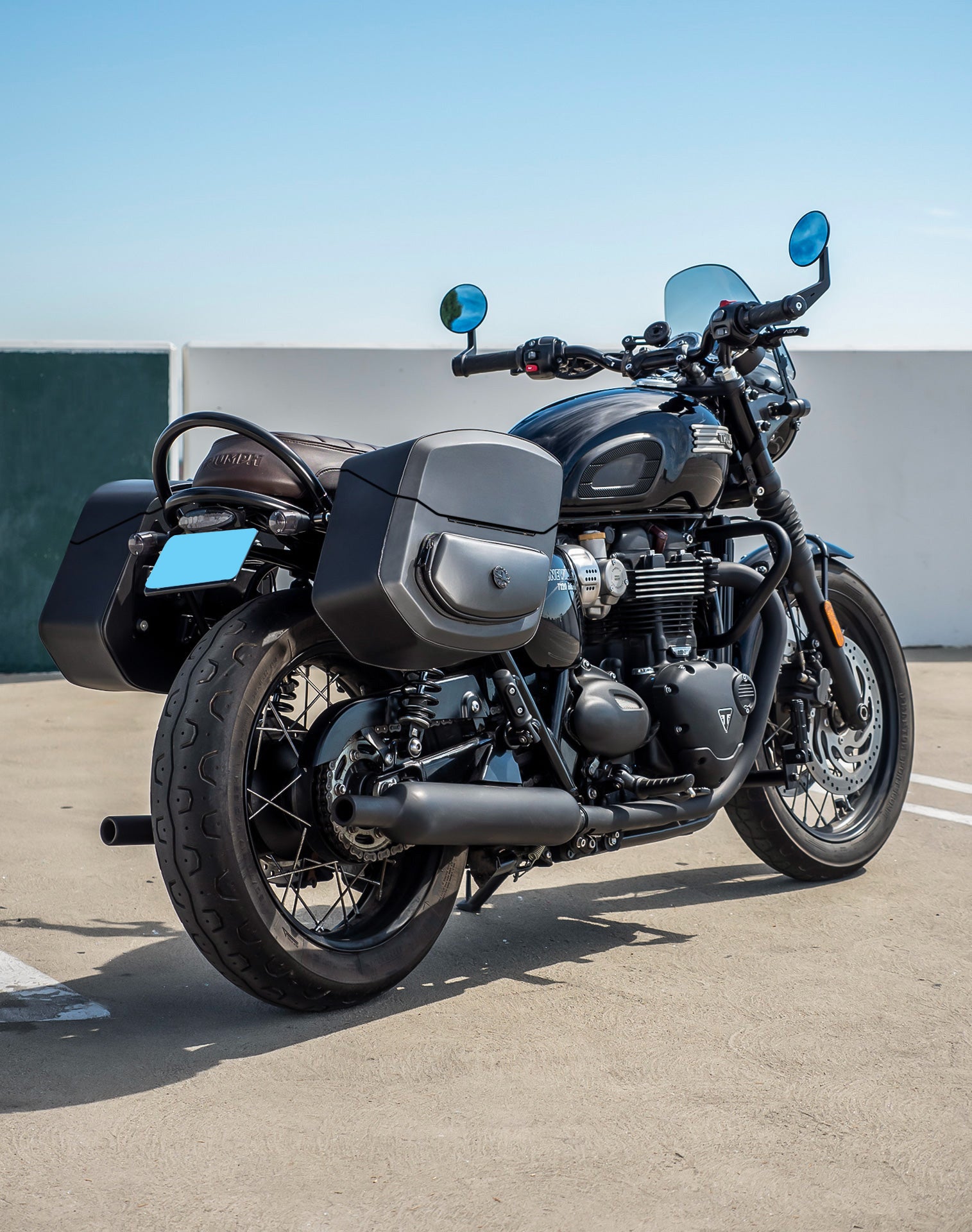 24L - Ironclad Quick-Mount Medium Triumph Bonneville T120 Leather Wrapped Hard Saddlebags Life Style 1