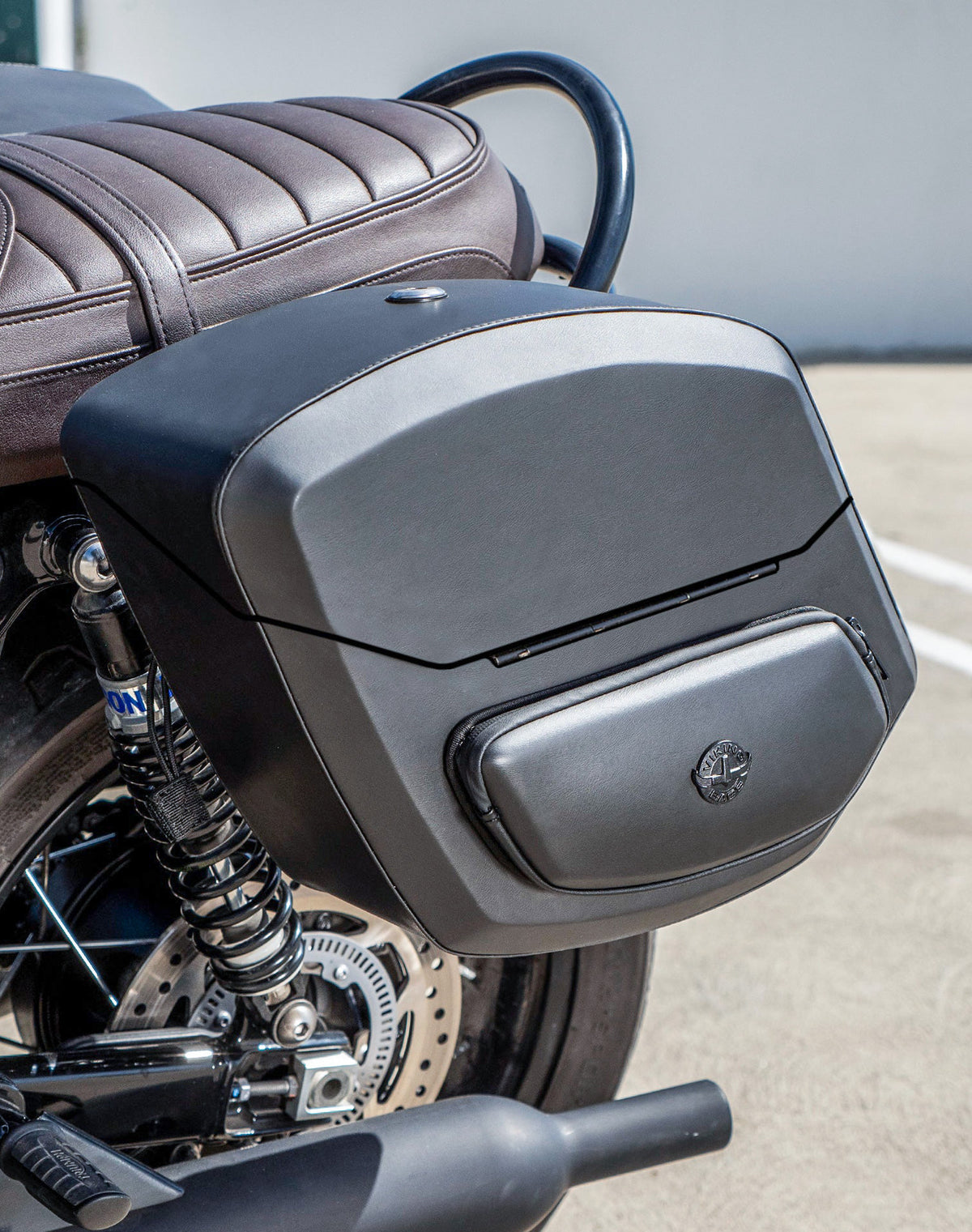 24L - Ironclad Quick-Mount Medium Triumph Bonneville T120 Leather Wrapped Hard Saddlebags